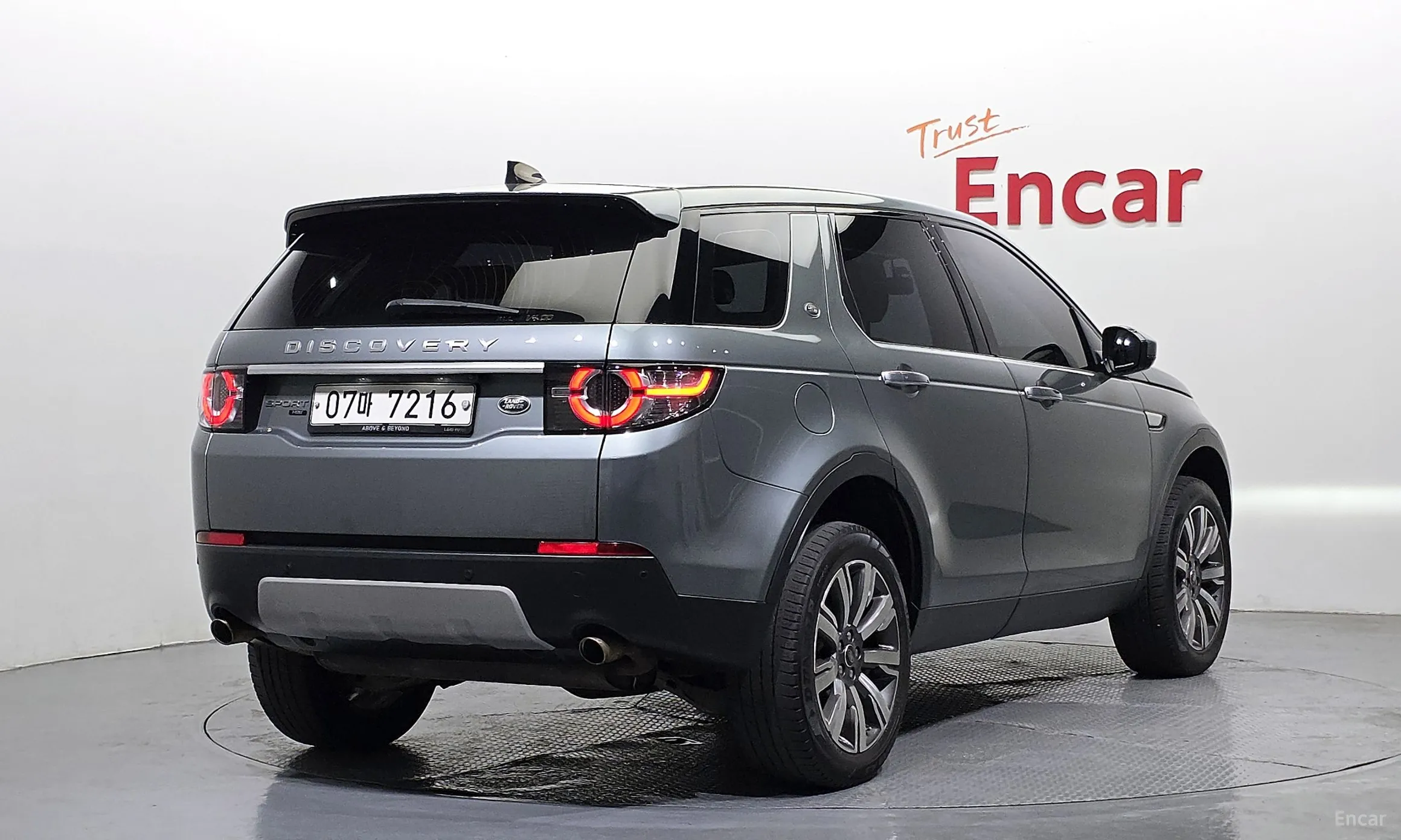 Land Rover Discovery Sports превью 2