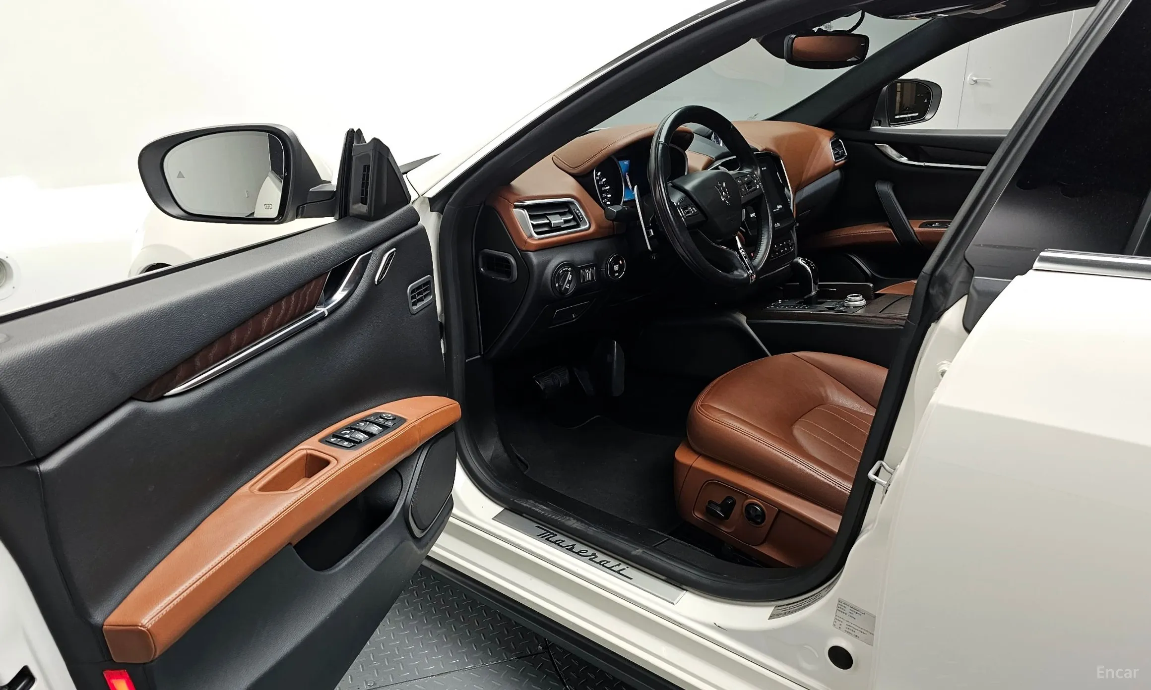 Maserati Ghibli превью 10