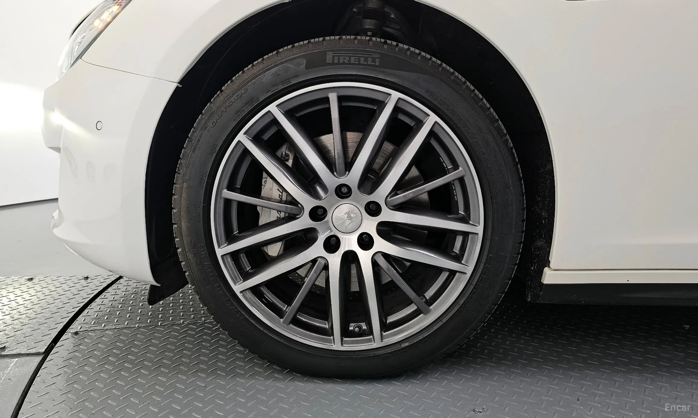 Maserati Ghibli превью 5