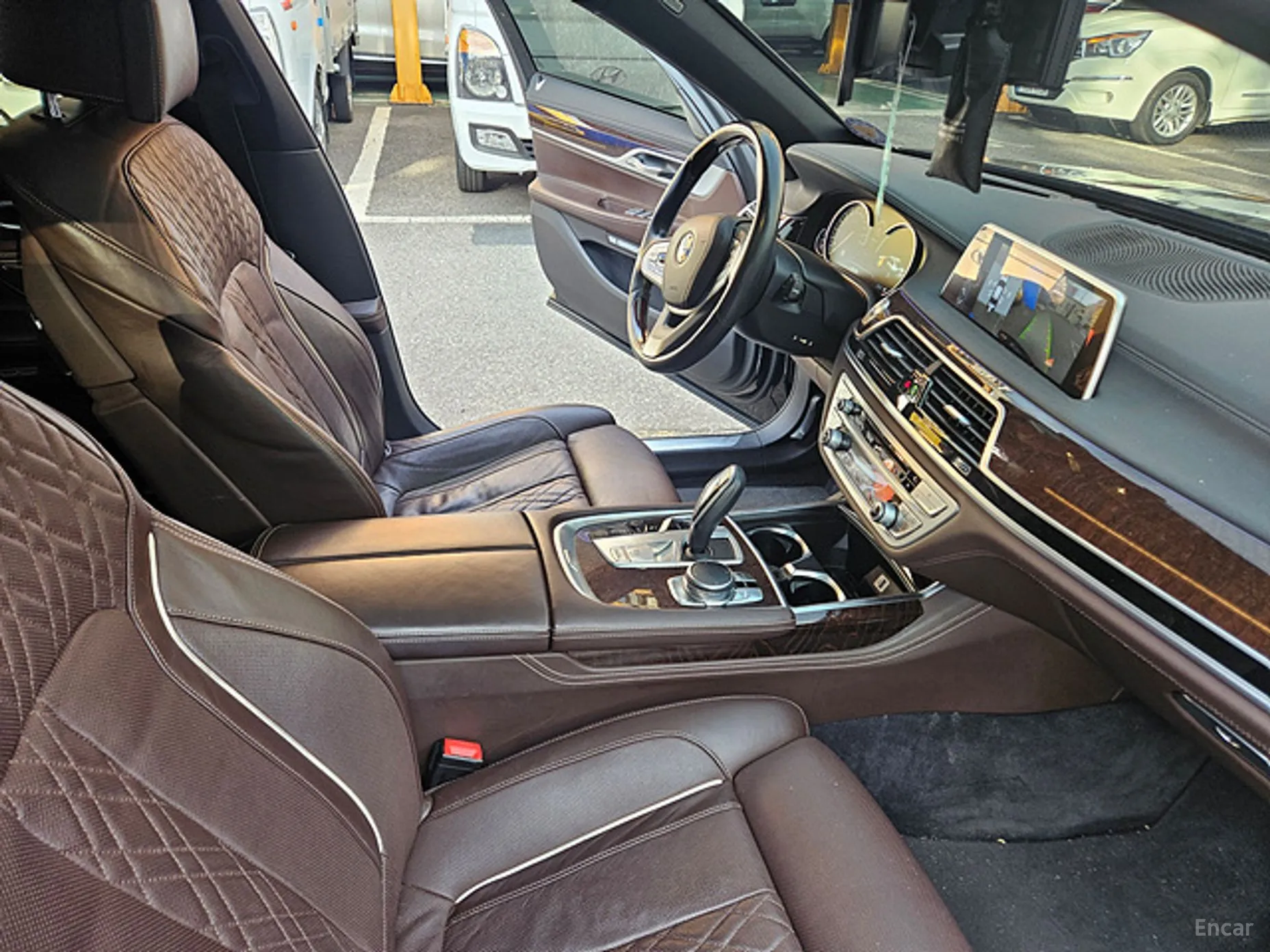 BMW 7 Series (G11) превью 15