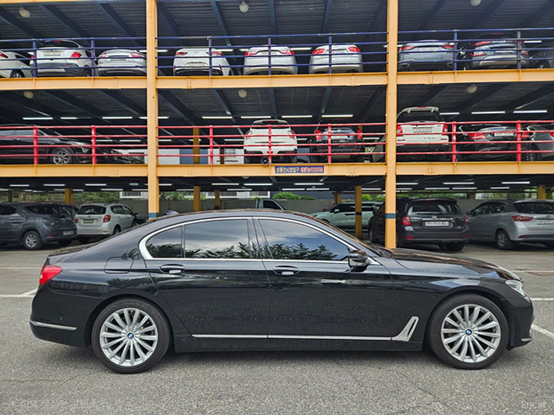 BMW 7 Series (G11) превью 5