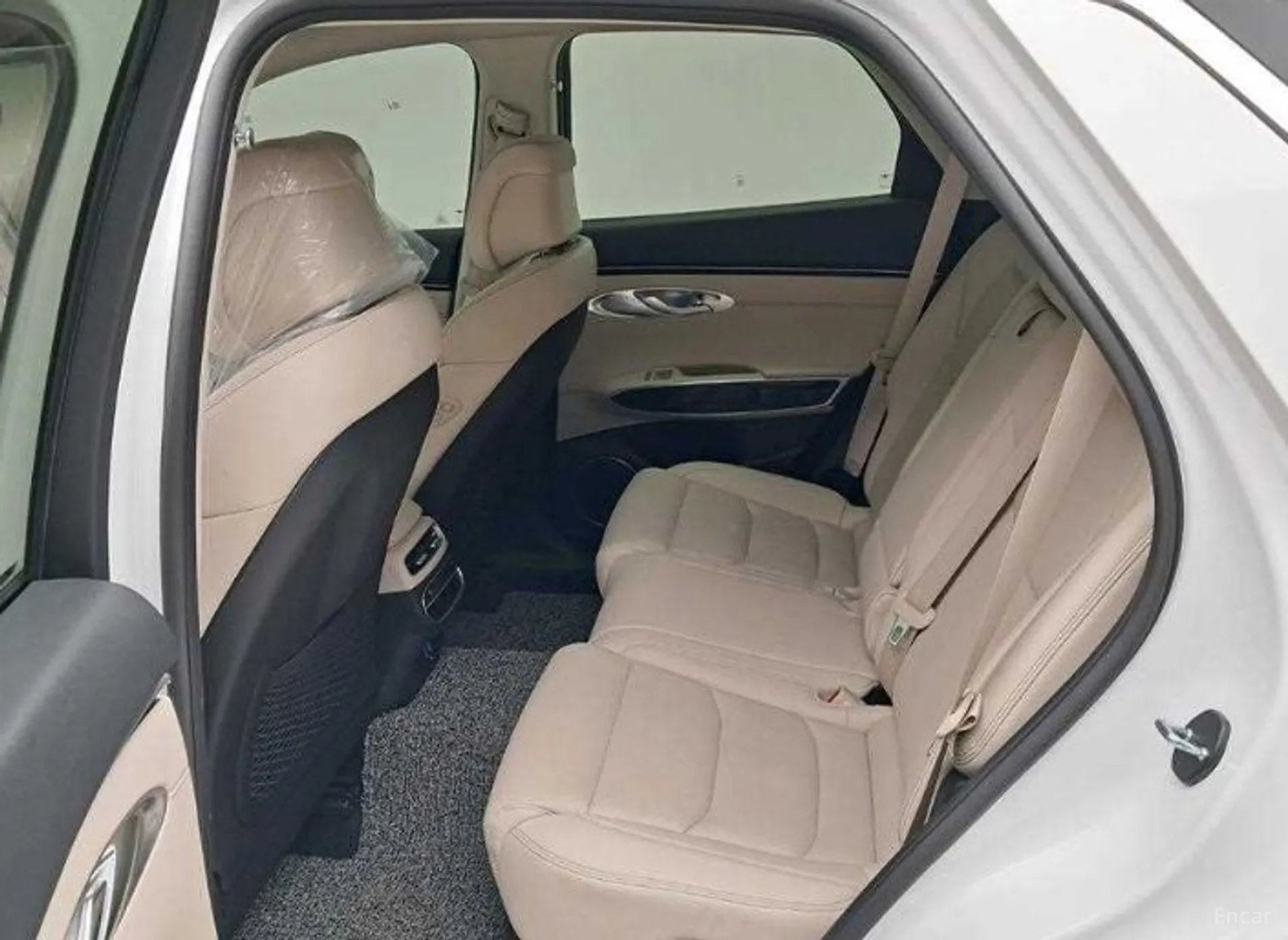 Genesis GV70 превью 12
