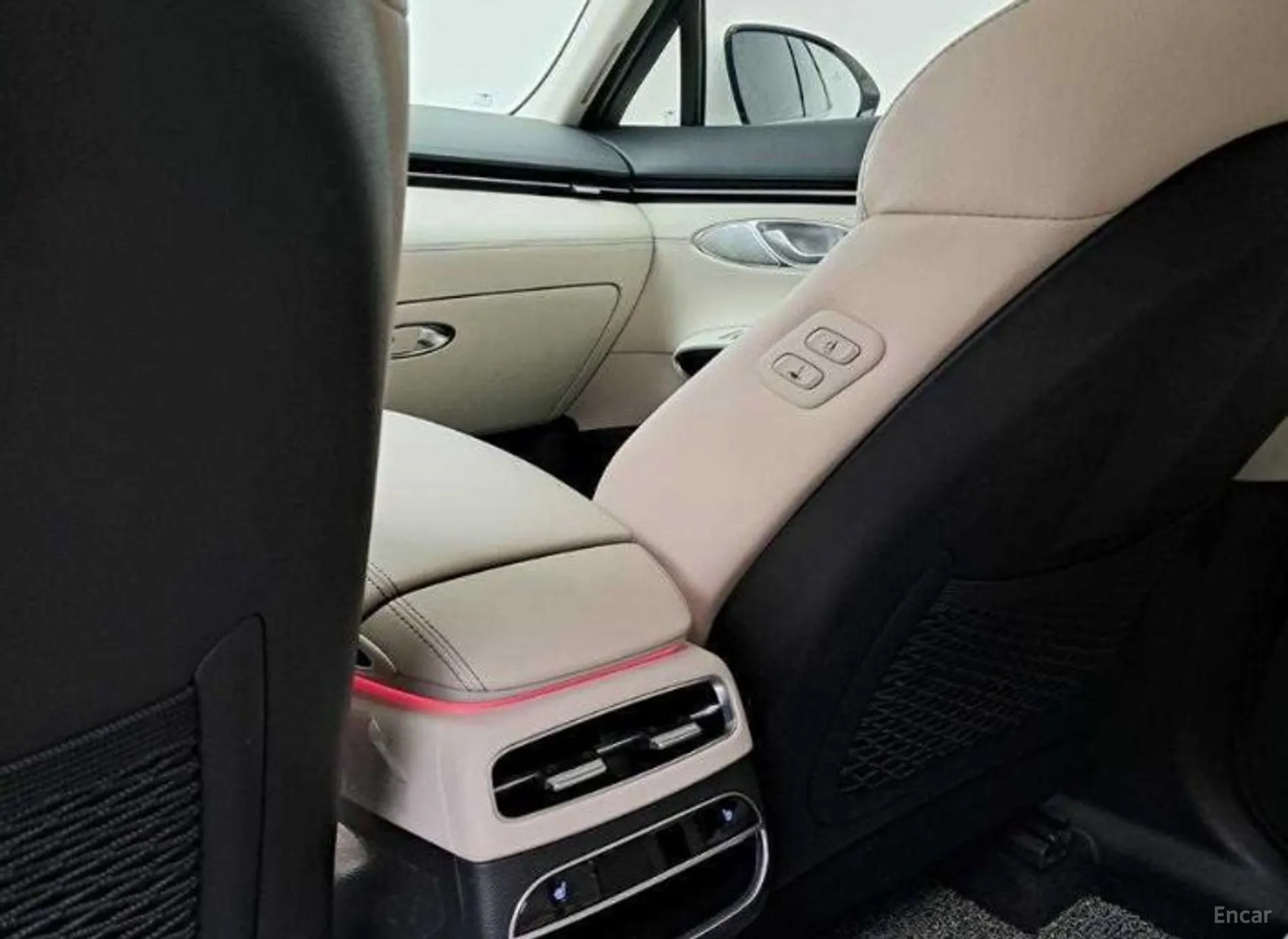 Genesis GV70 превью 16