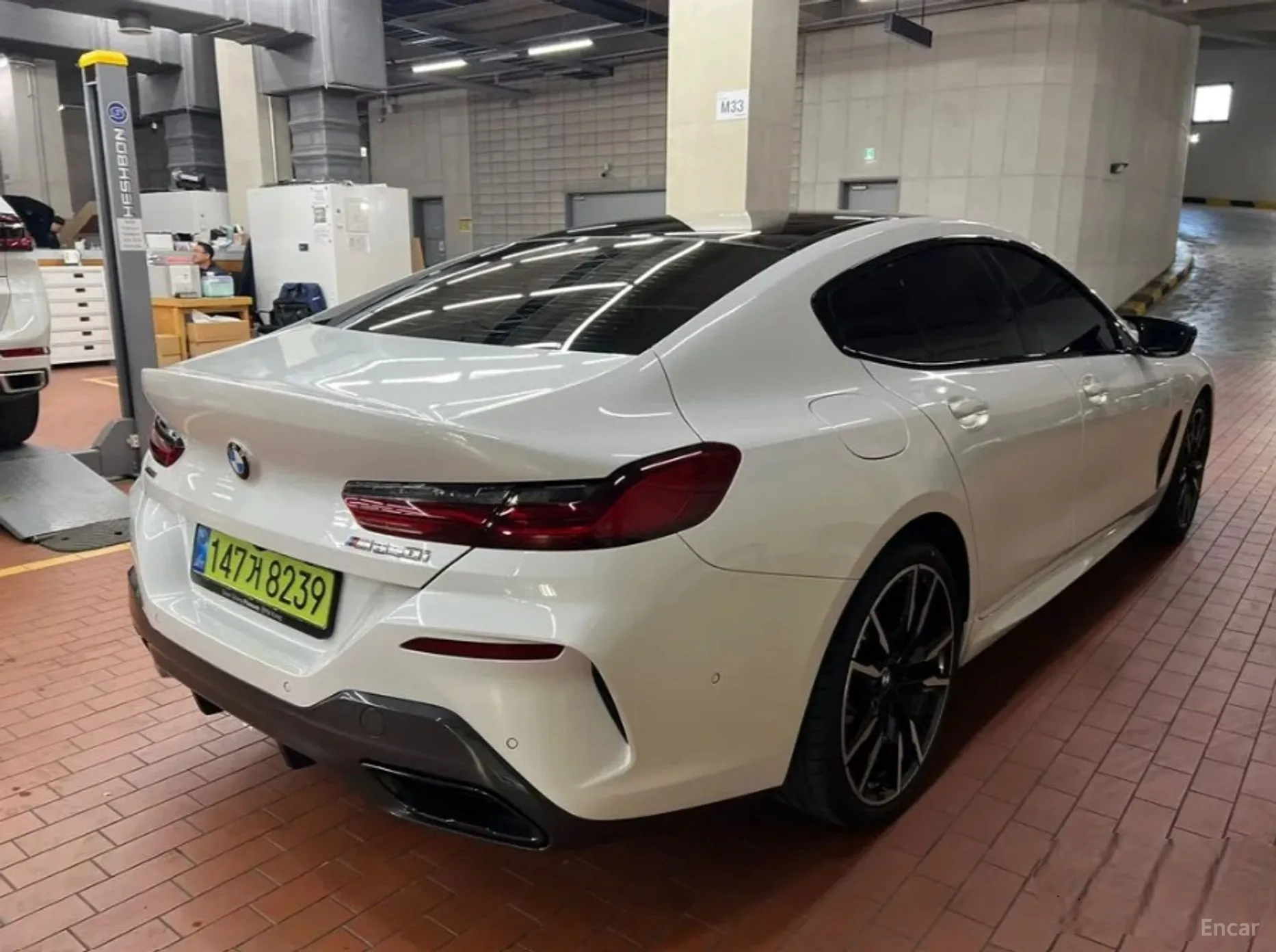 BMW 8-series (G15) превью 4