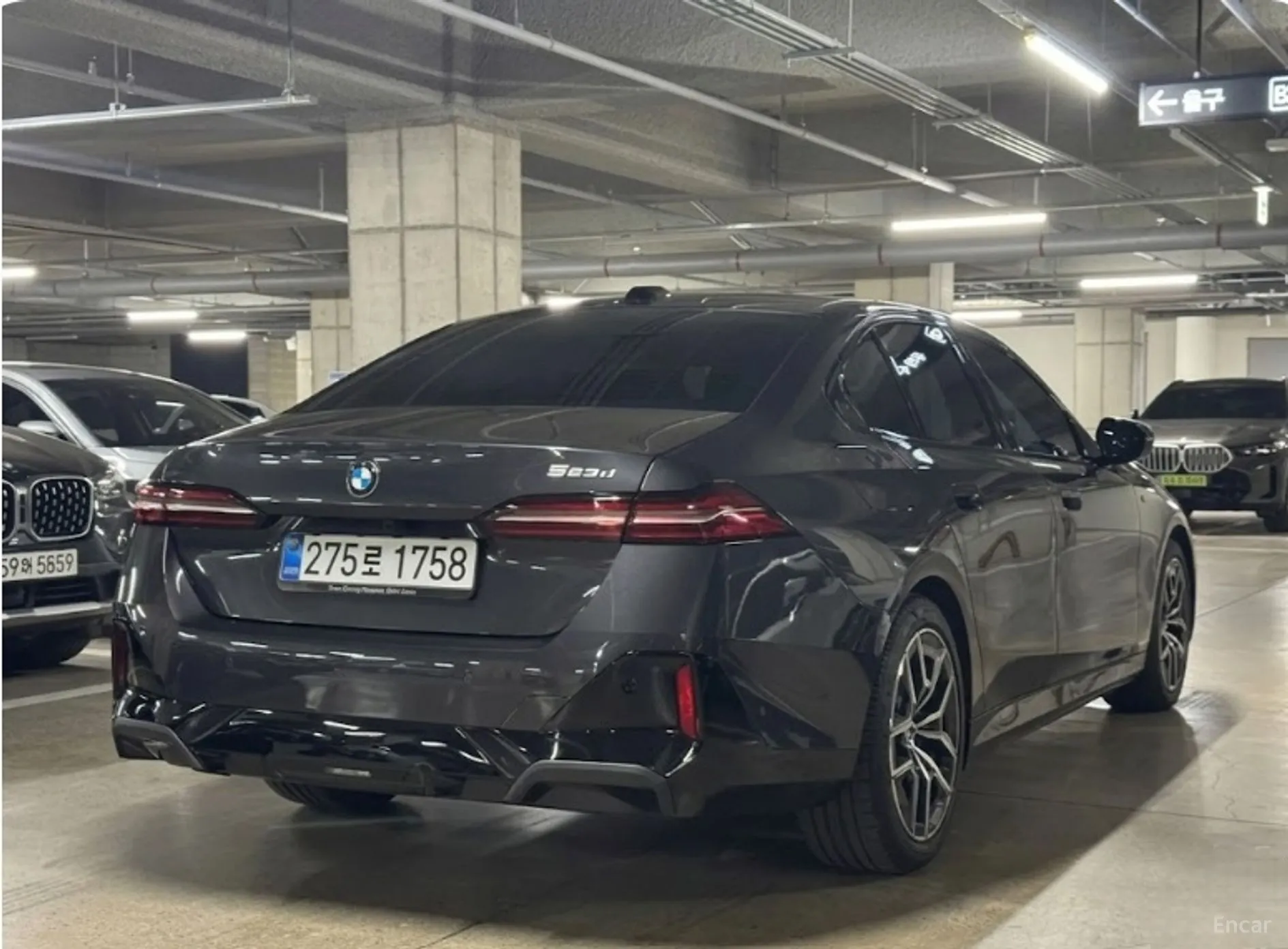 BMW 5 Series (G60) превью 2