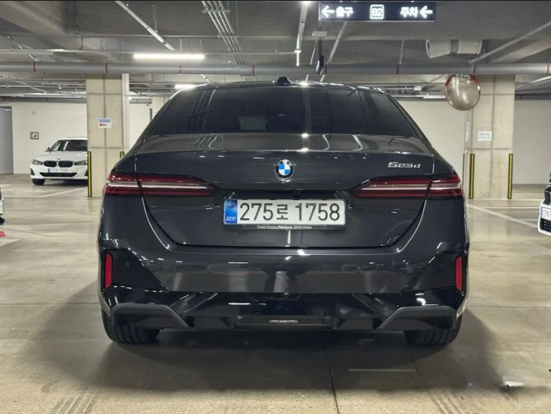 BMW 5 Series (G60) превью 4
