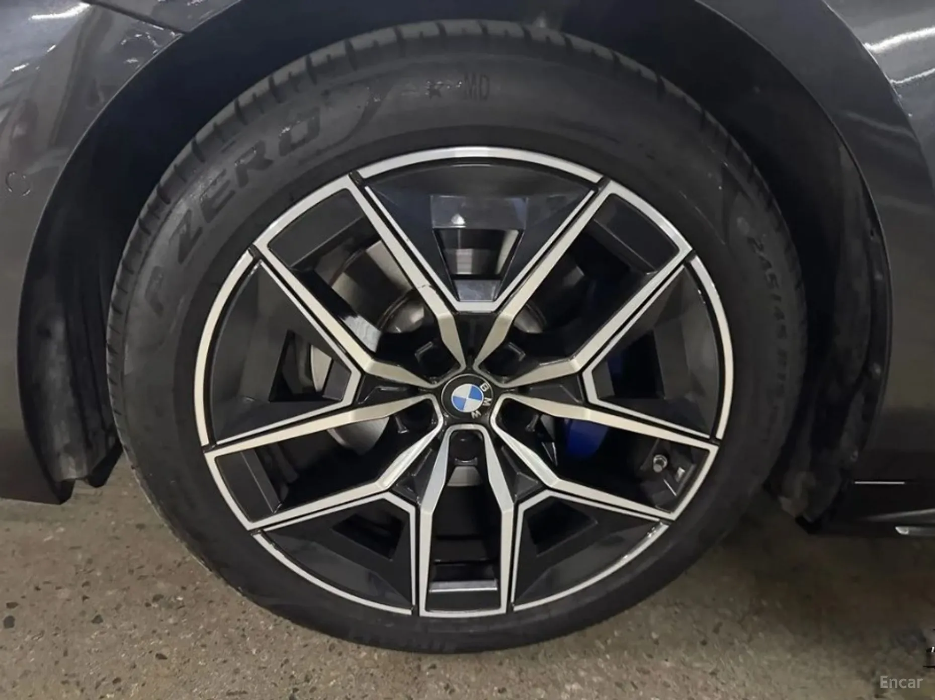 BMW 5 Series (G60) превью 5
