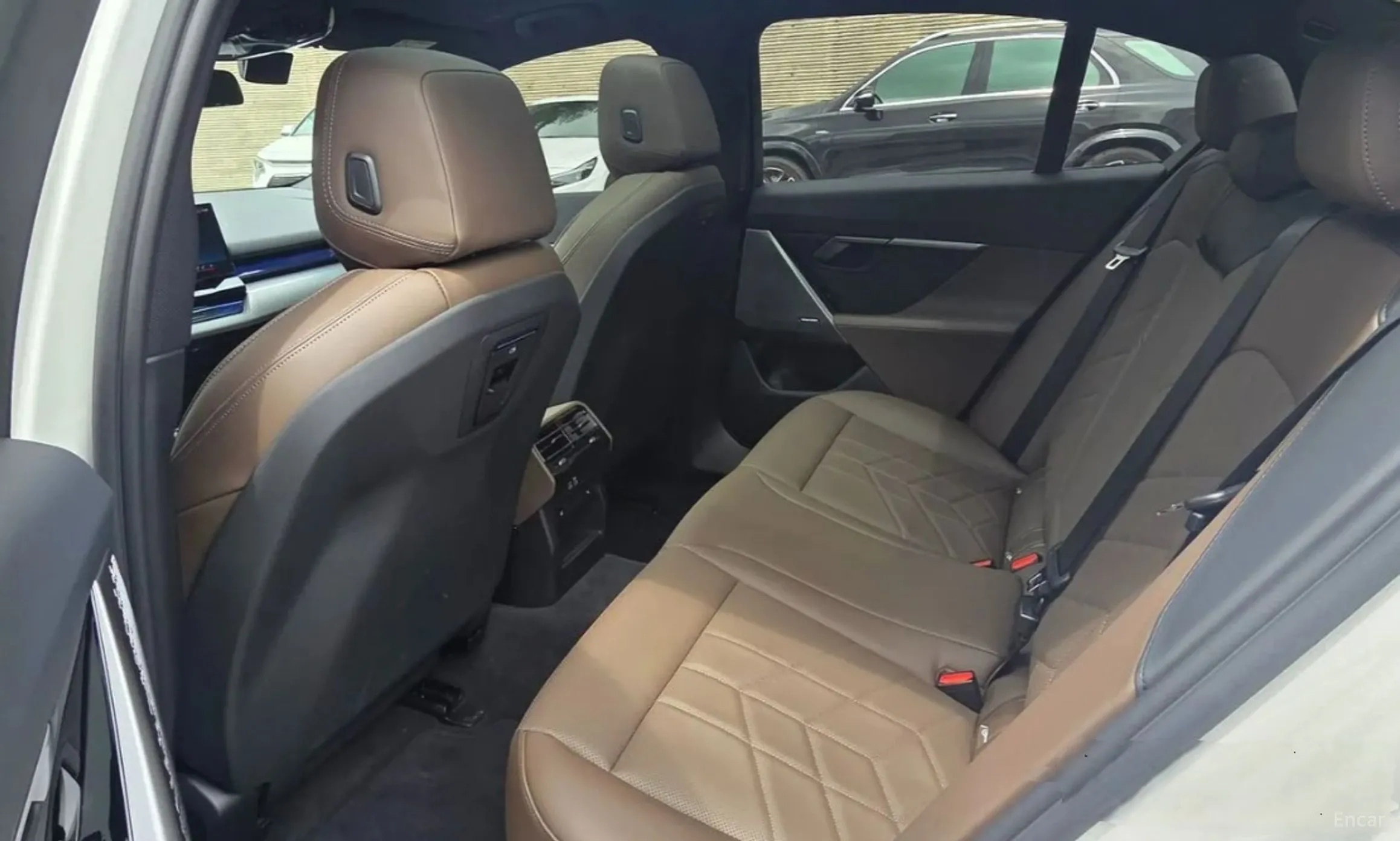 BMW 5 Series (G60) превью 12