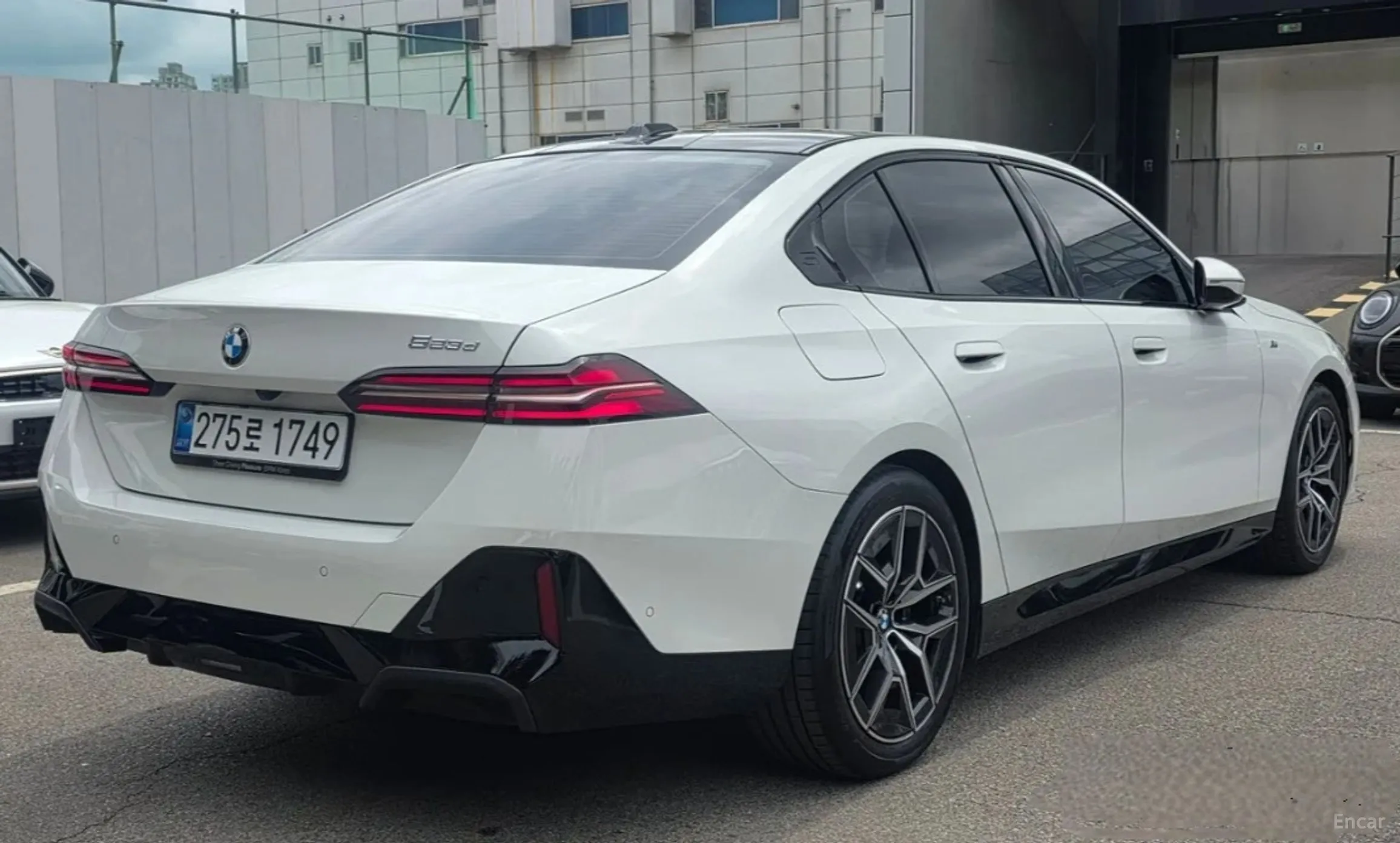 BMW 5 Series (G60) превью 2