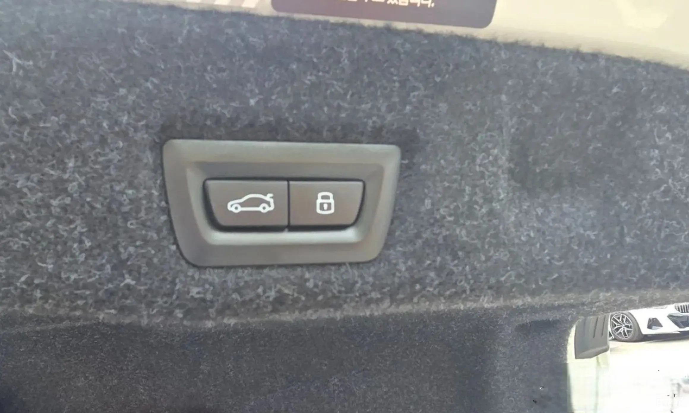 BMW 5 Series (G60) превью 19