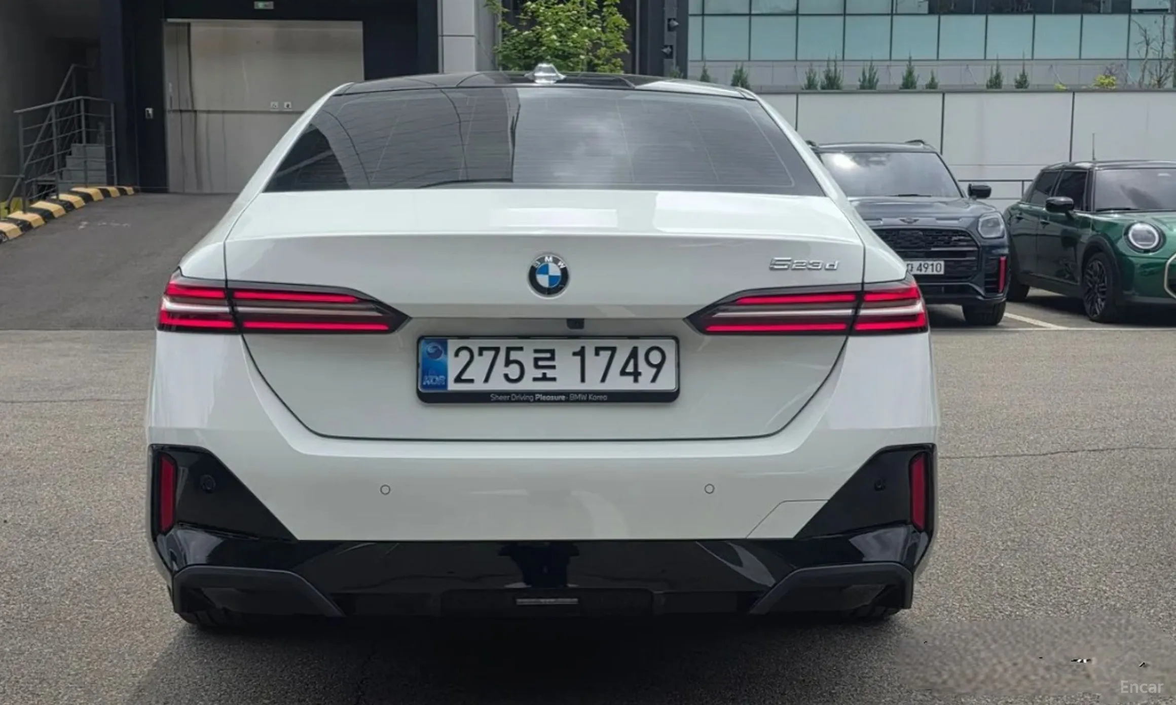 BMW 5 Series (G60) превью 4