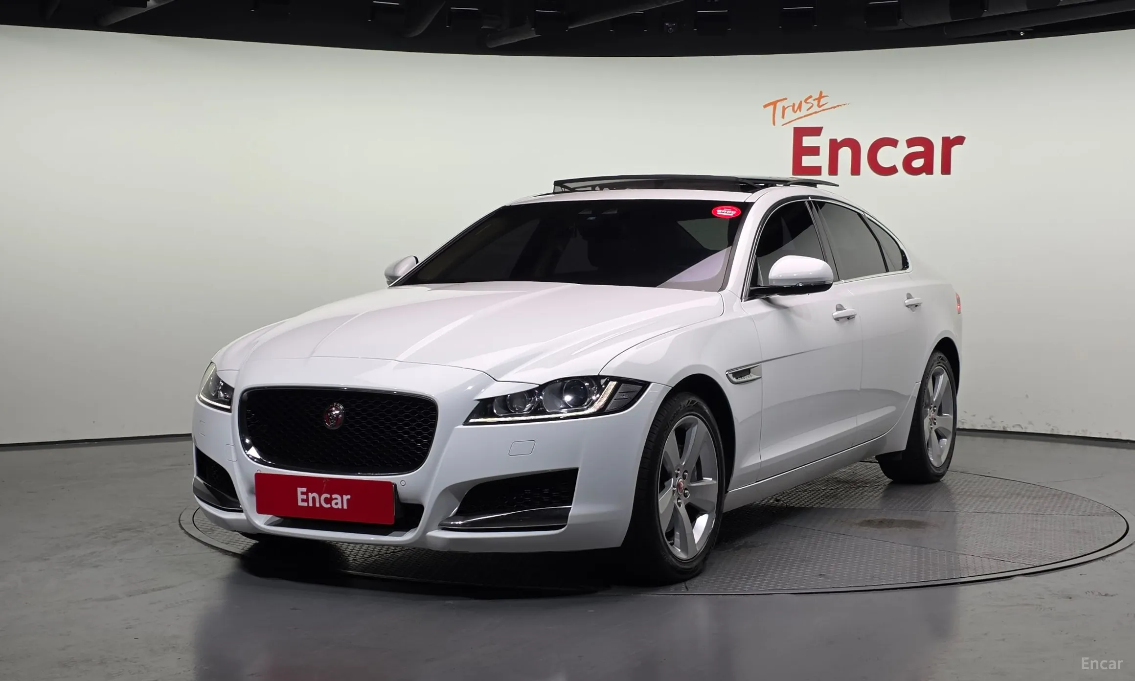 Jaguar XF (x260)