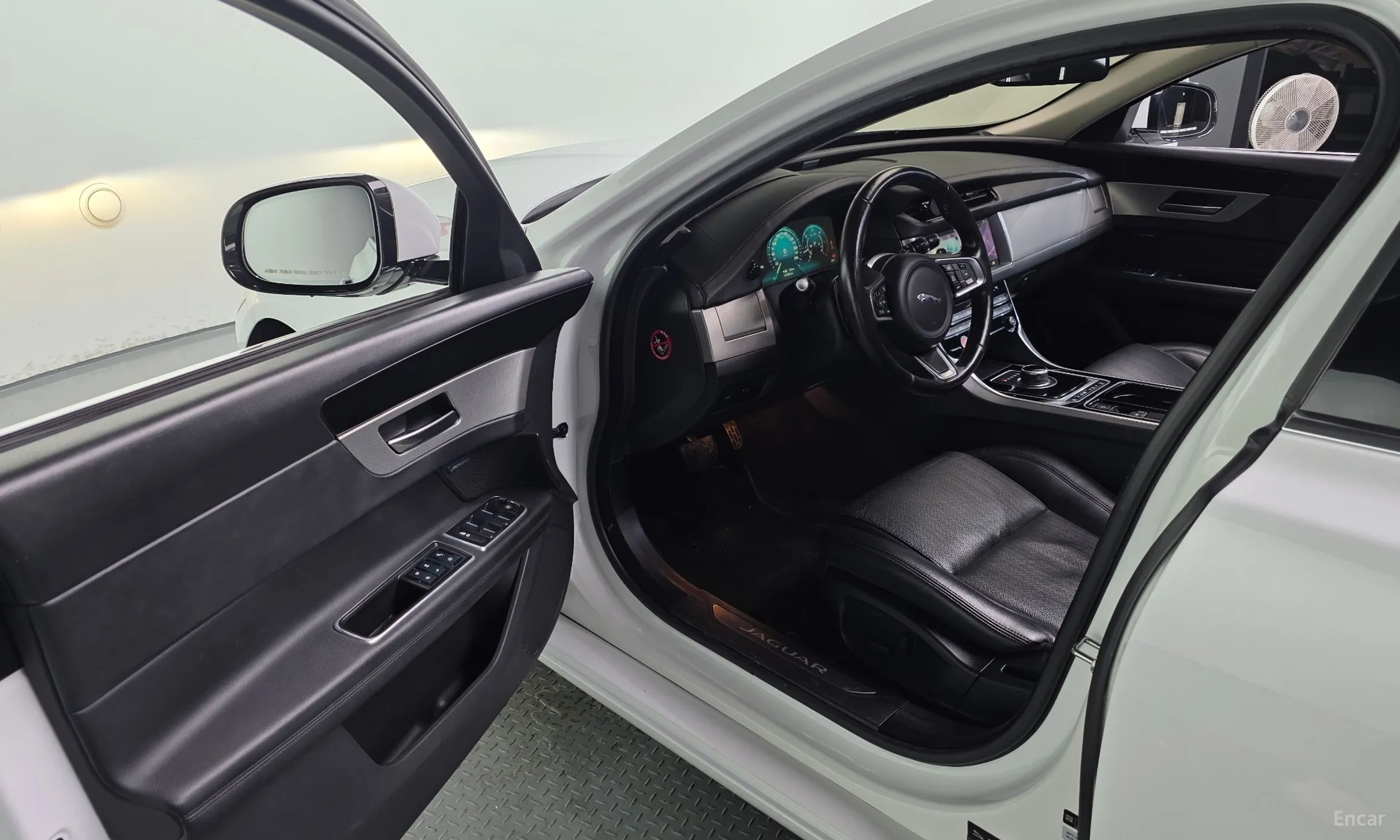 Jaguar XF (x260) превью 10