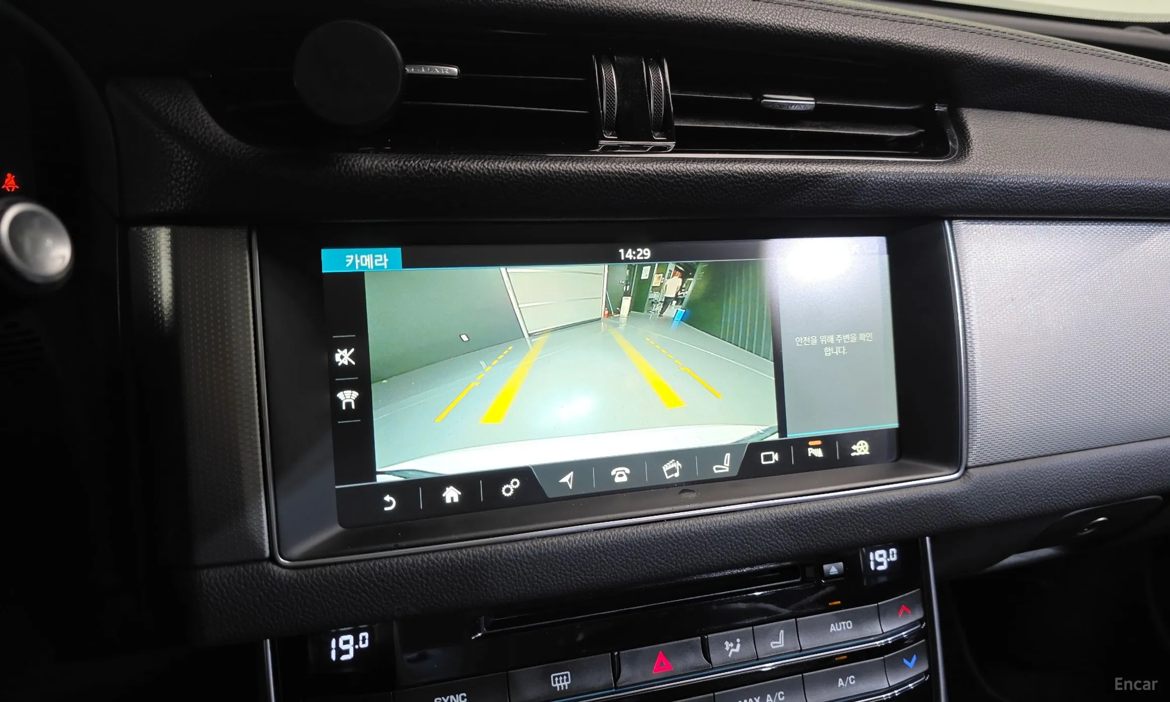 Jaguar XF (x260) превью 14