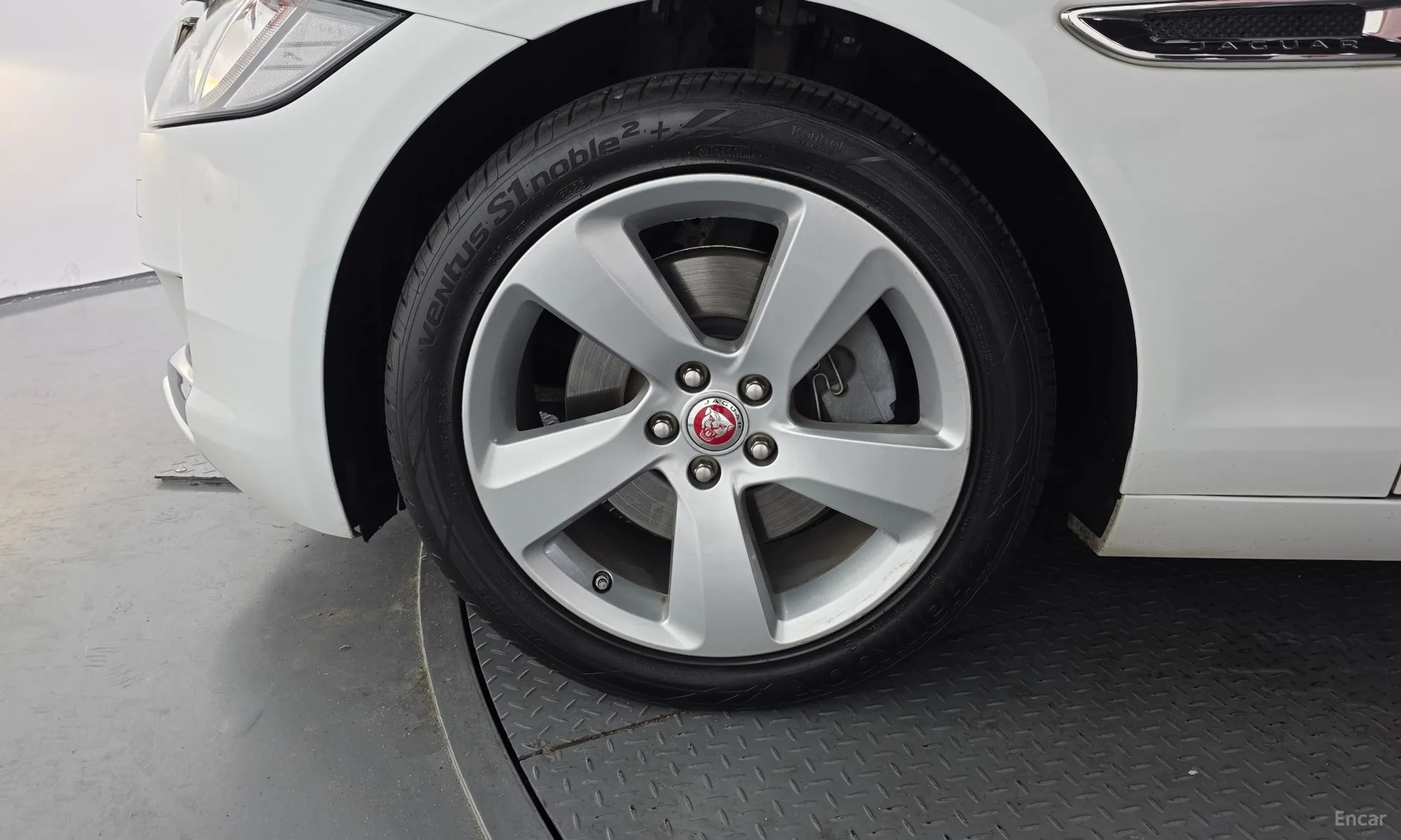 Jaguar XF (x260) превью 5