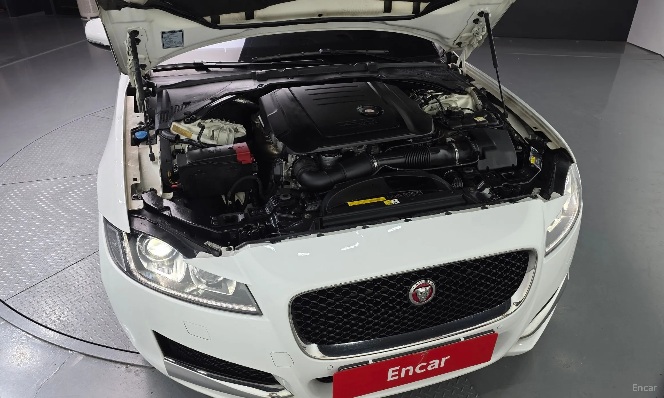 Jaguar XF (x260) превью 6