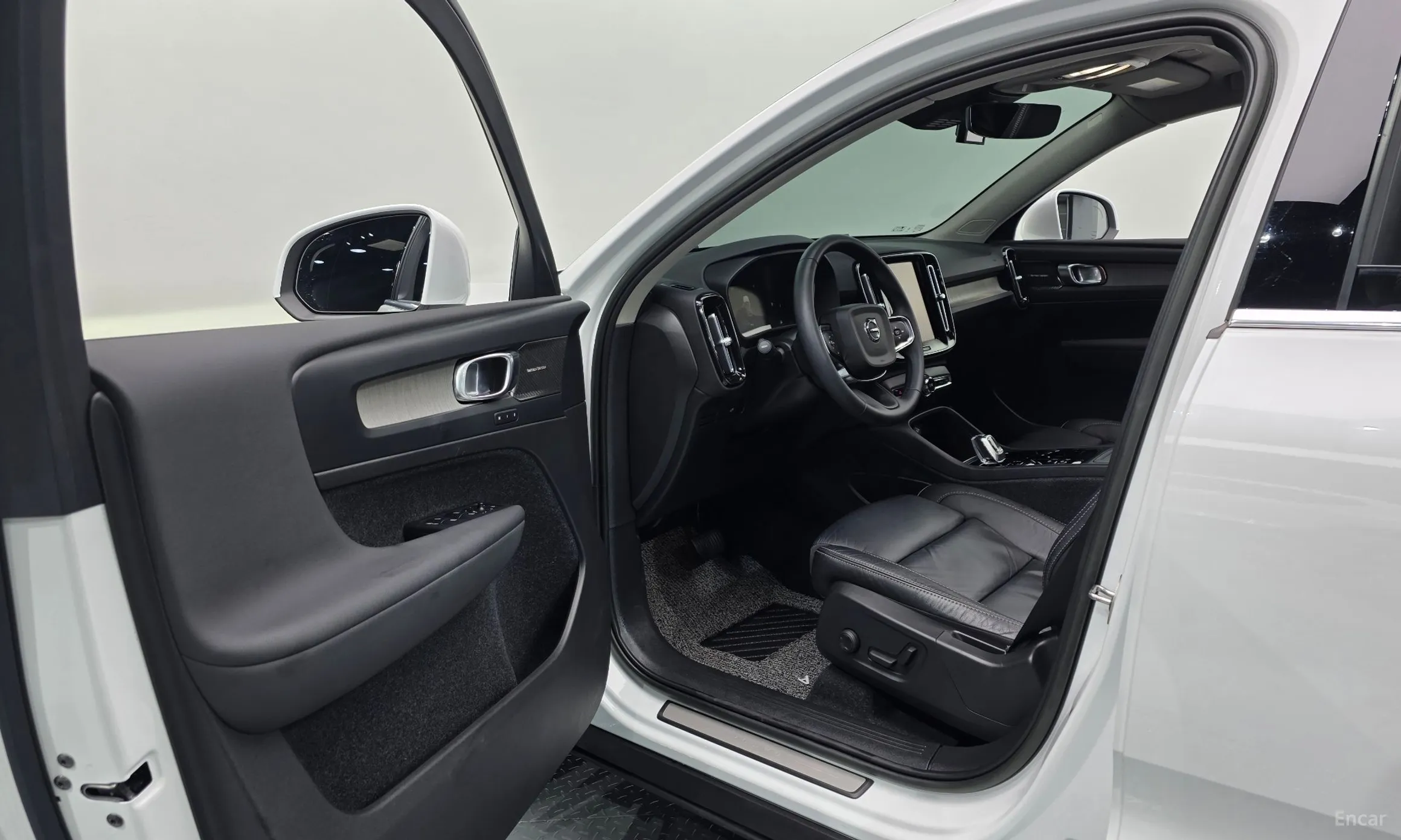 Volvo XC40 превью 10