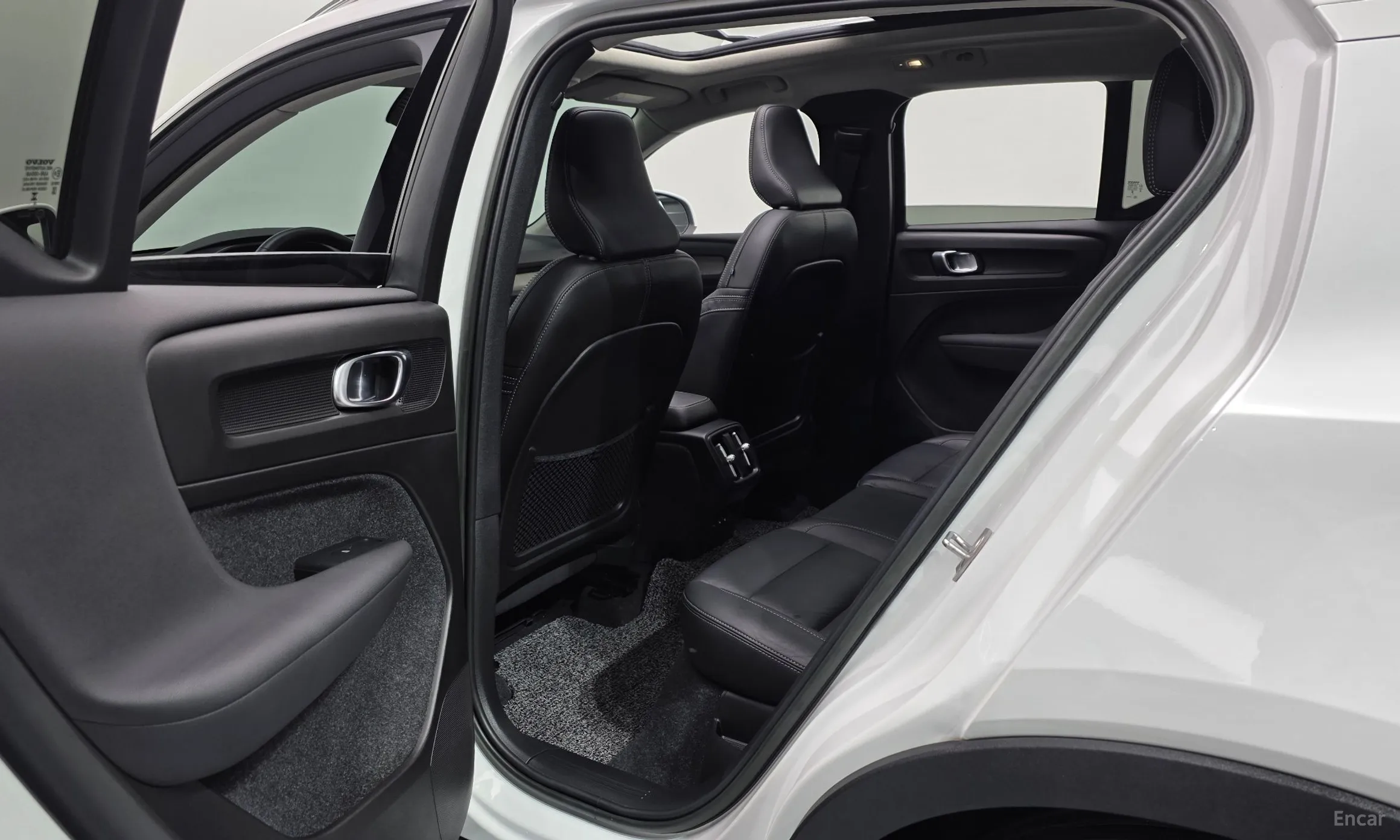 Volvo XC40 превью 11