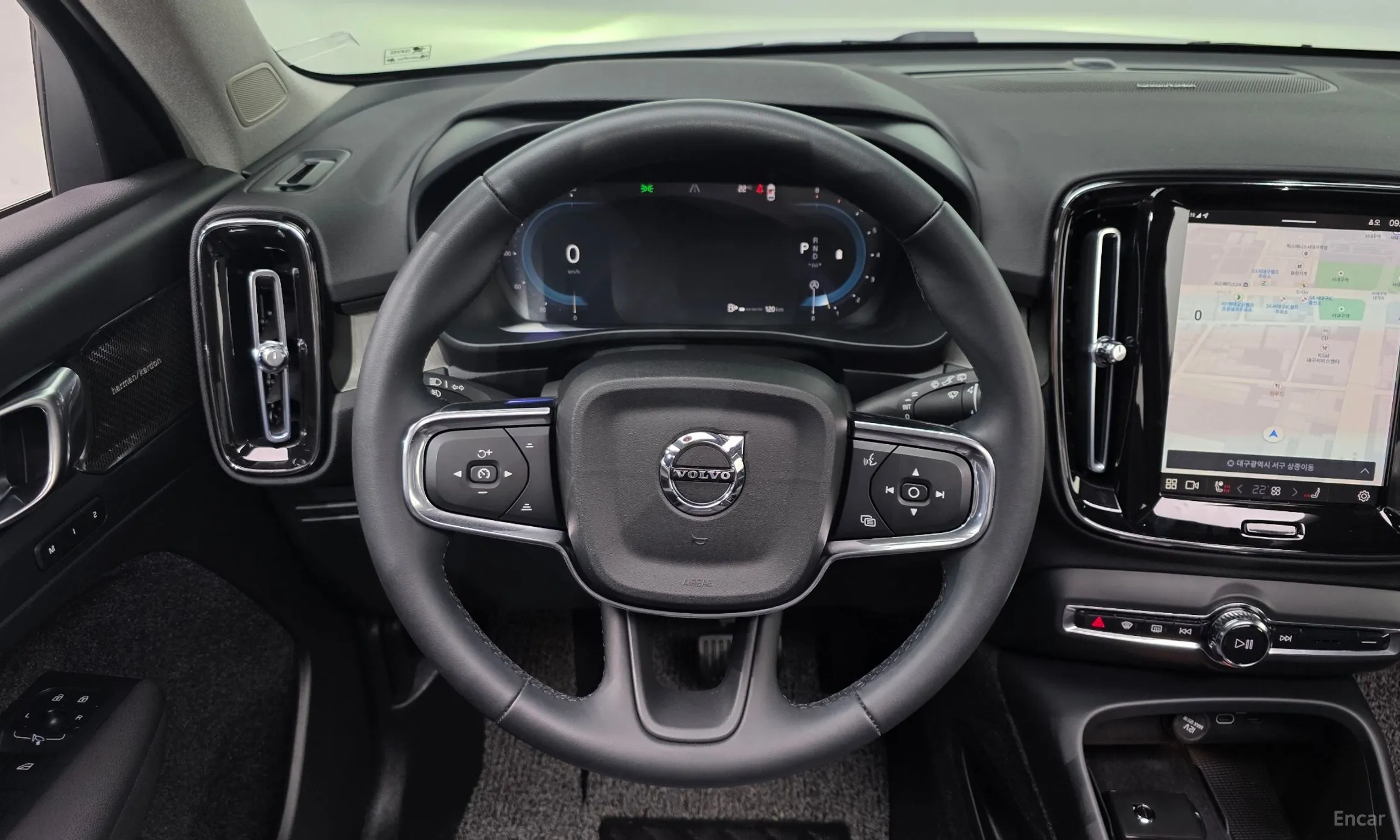Volvo XC40 превью 14