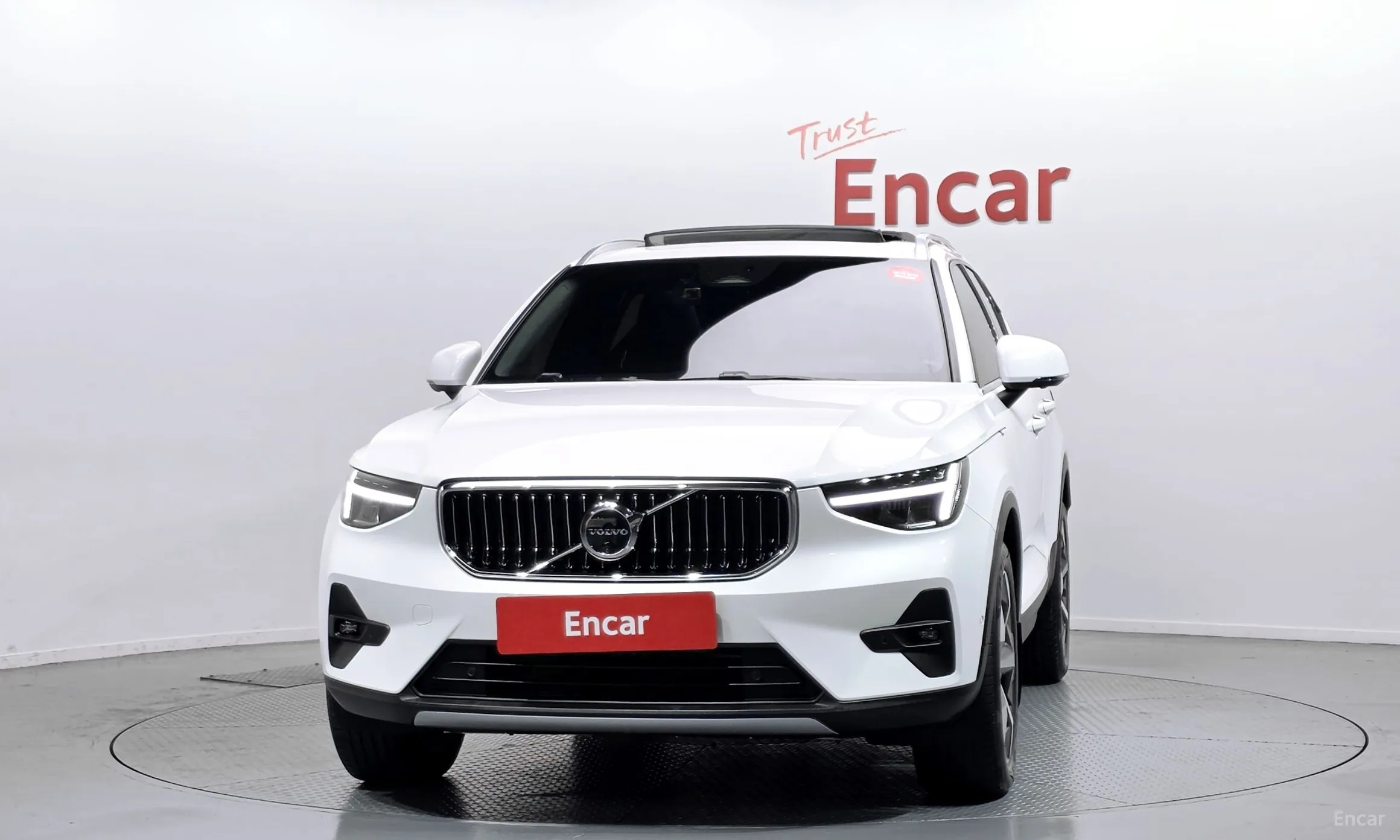 Volvo XC40 превью 3