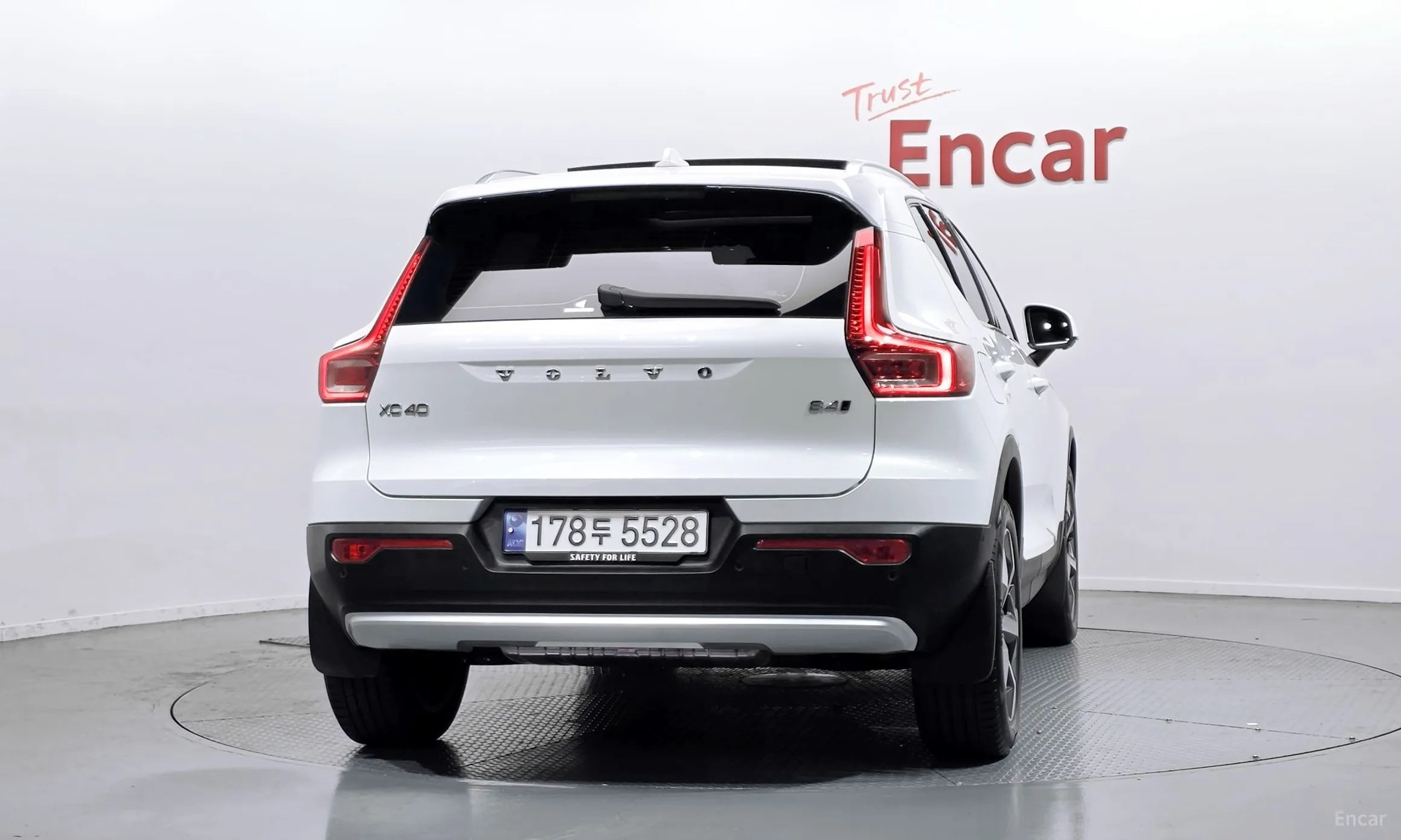 Volvo XC40 превью 4