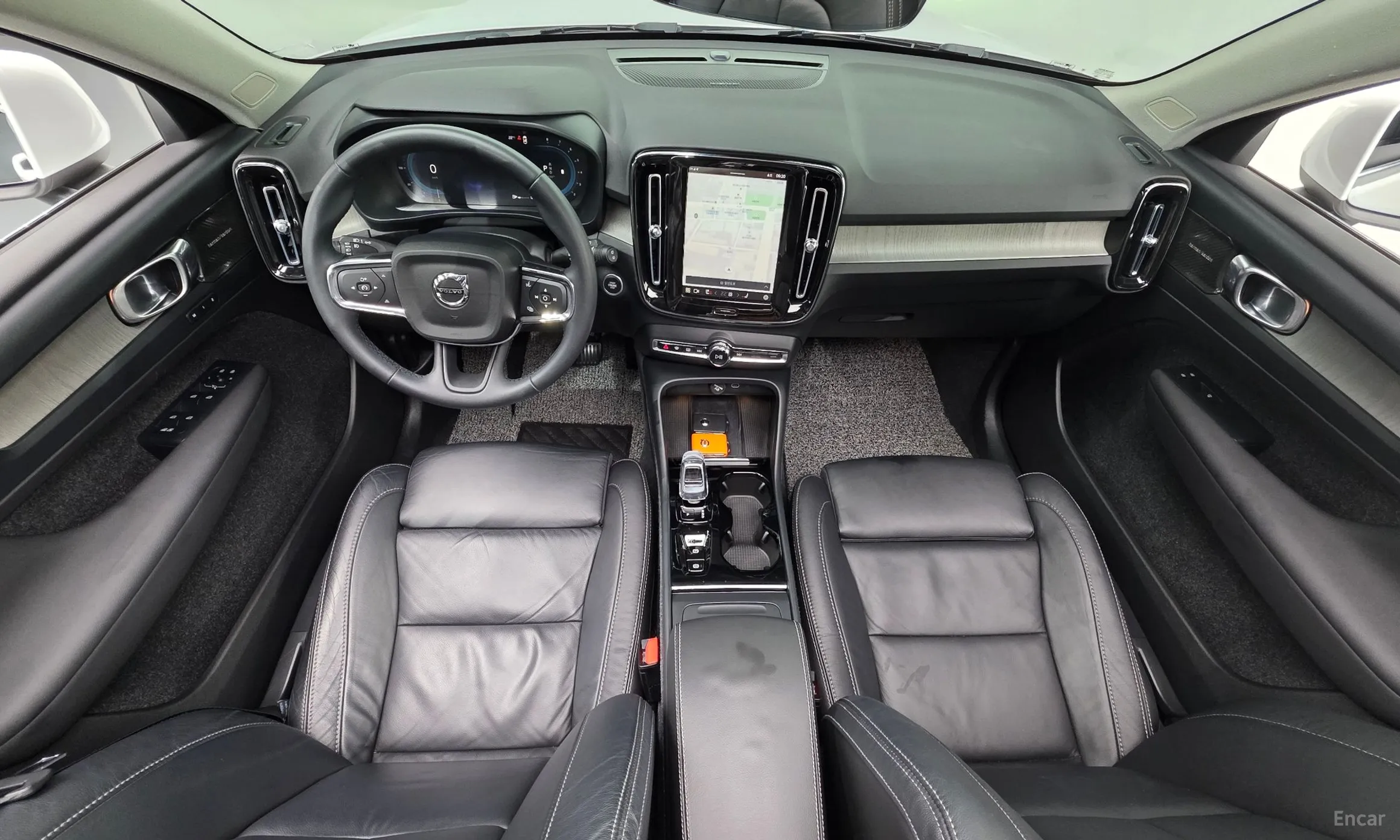 Volvo XC40 превью 7