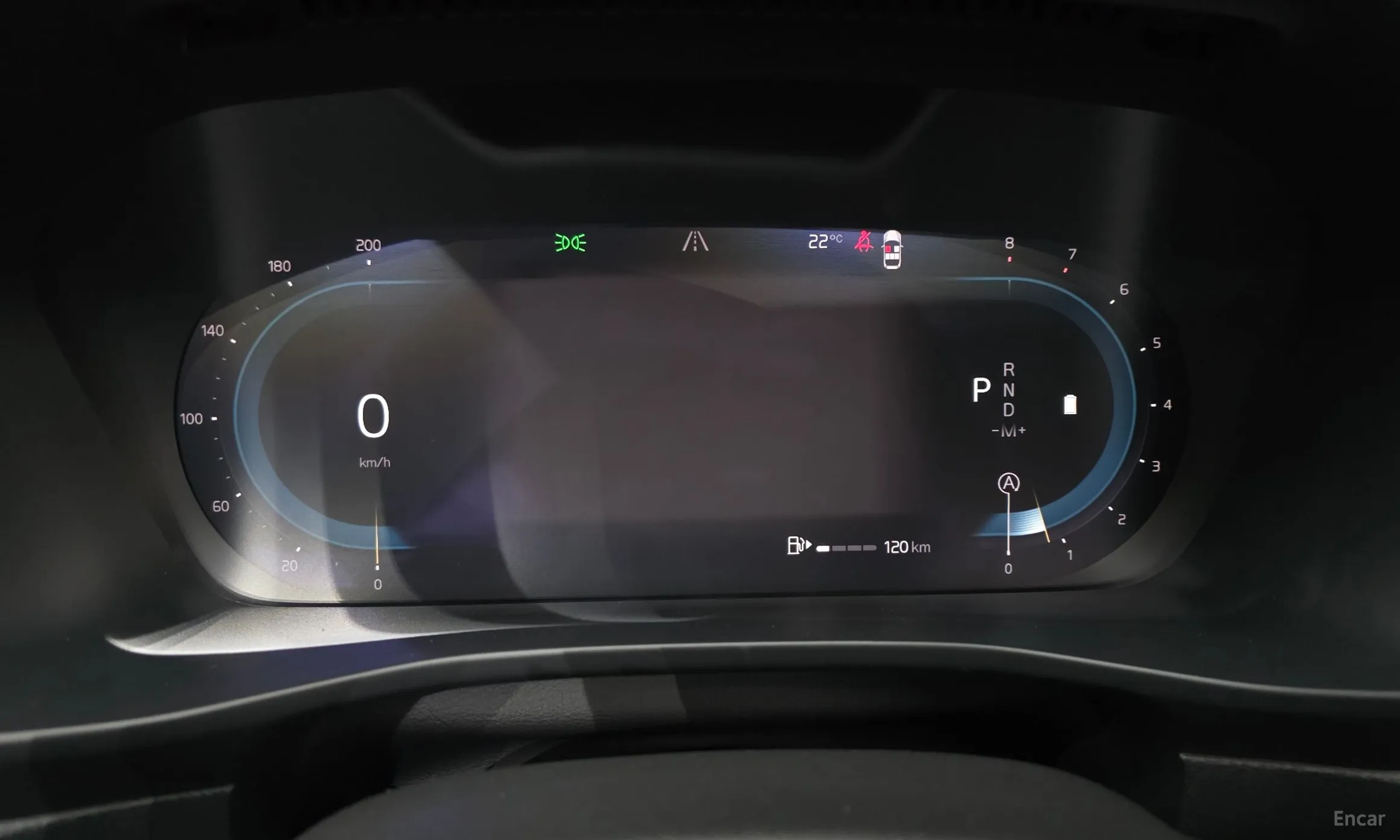 Volvo XC40 превью 8