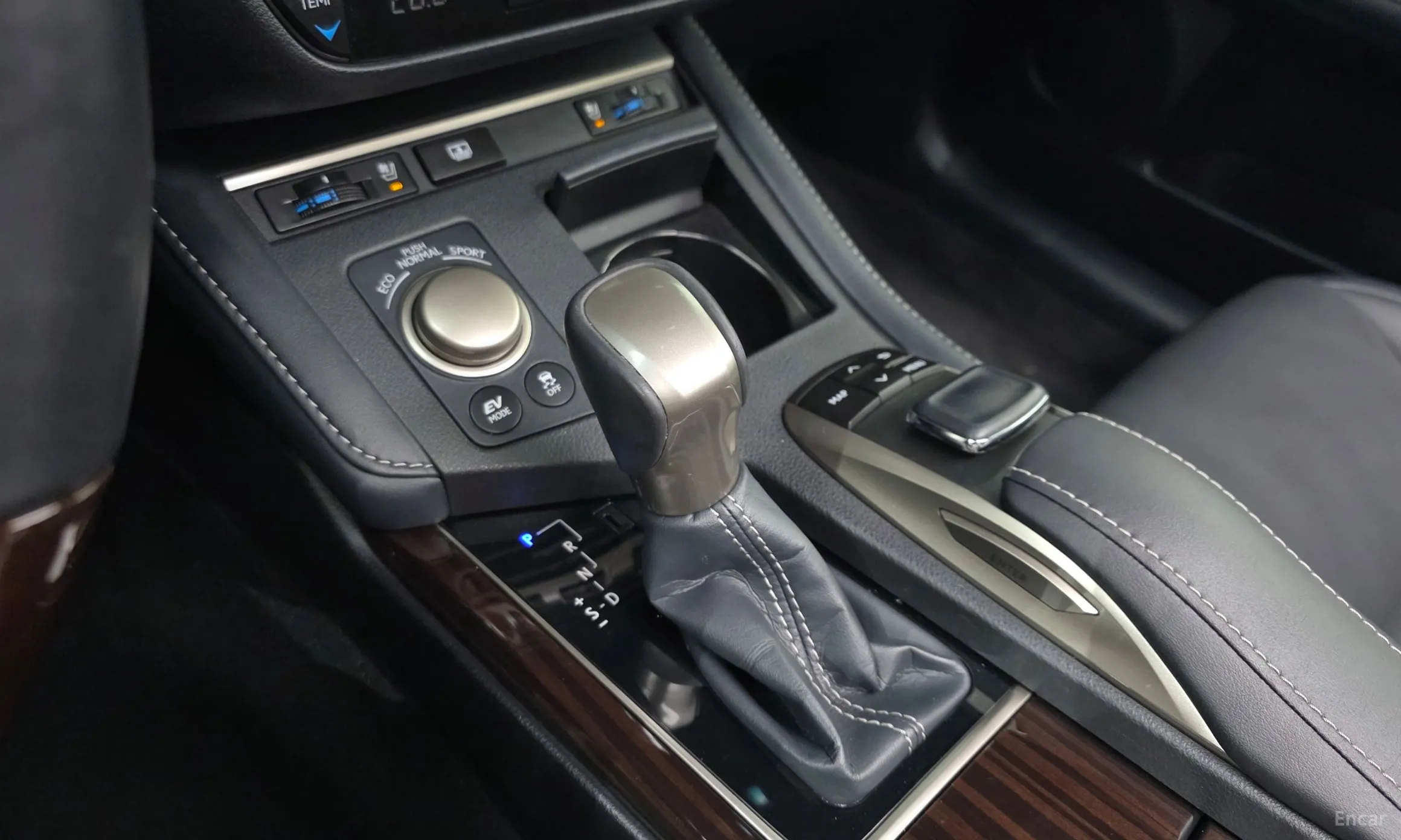 Lexus New ES300h превью 9