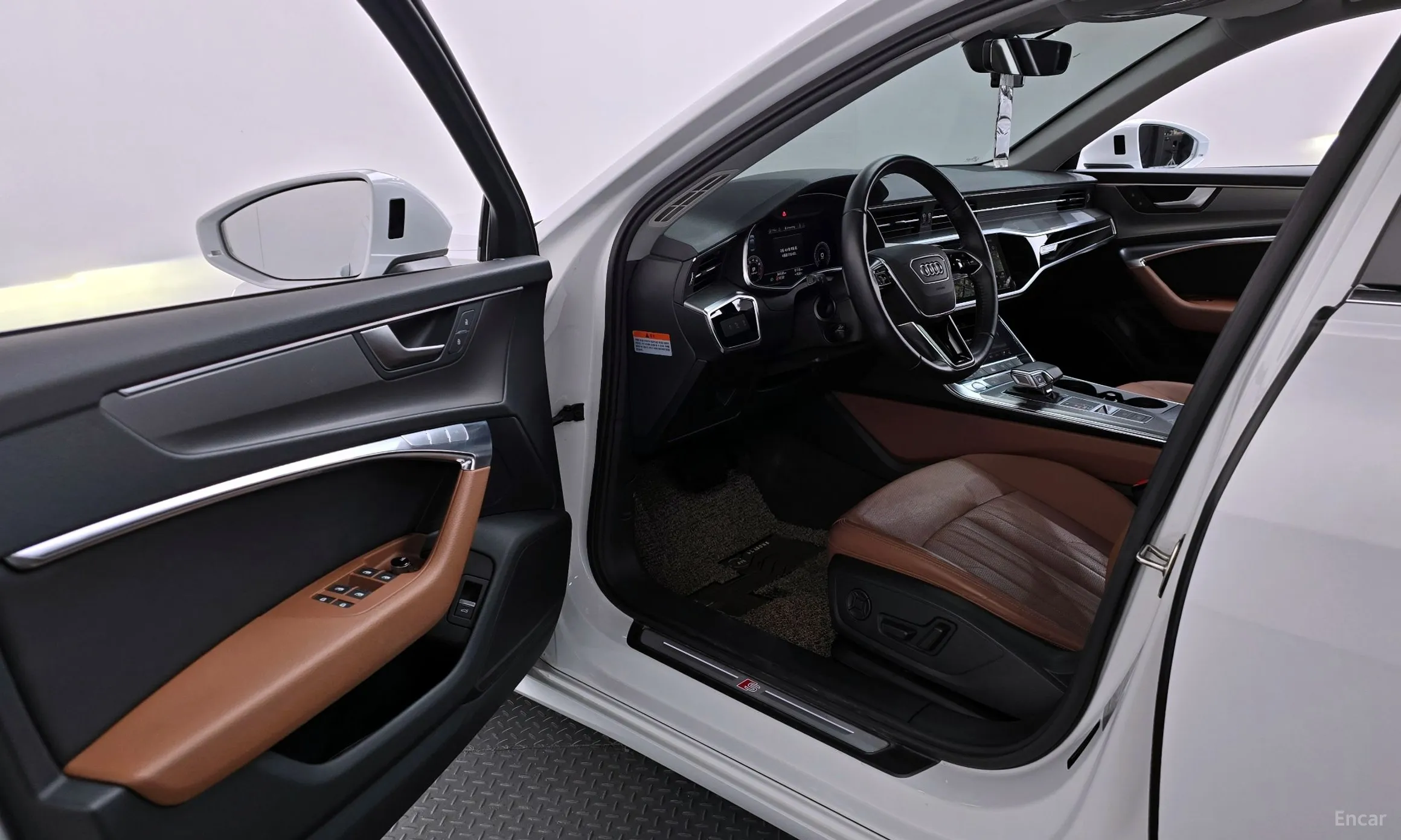 Audi A6 (C8) превью 10