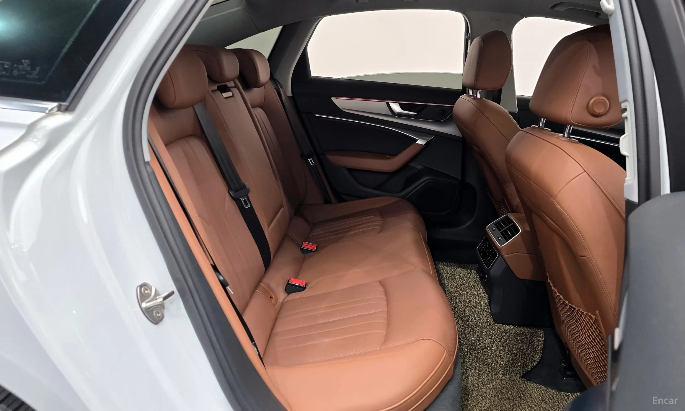 Audi A6 (C8) превью 11