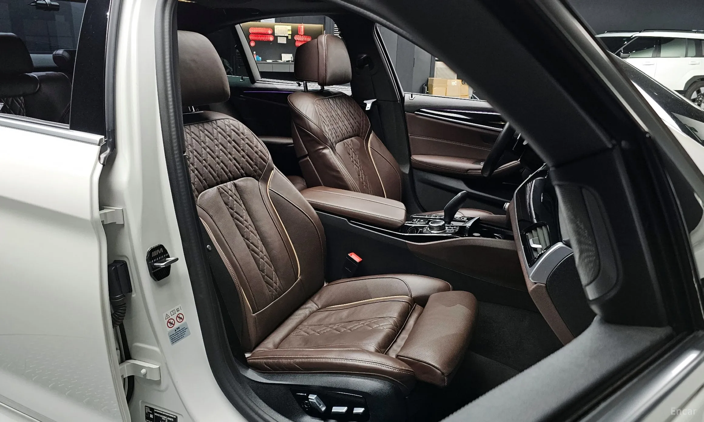 BMW 5 Series (G30) превью 10