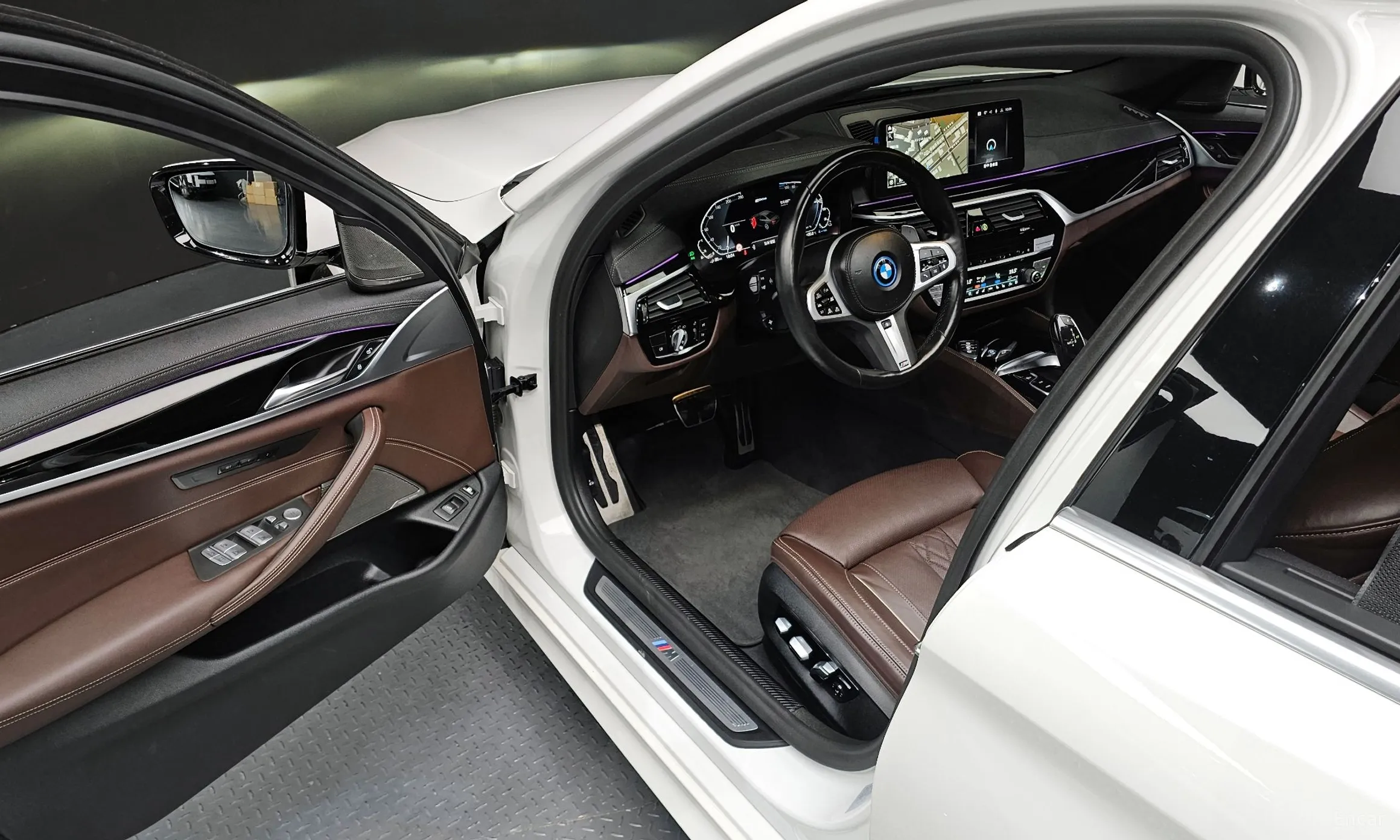BMW 5 Series (G30) превью 11