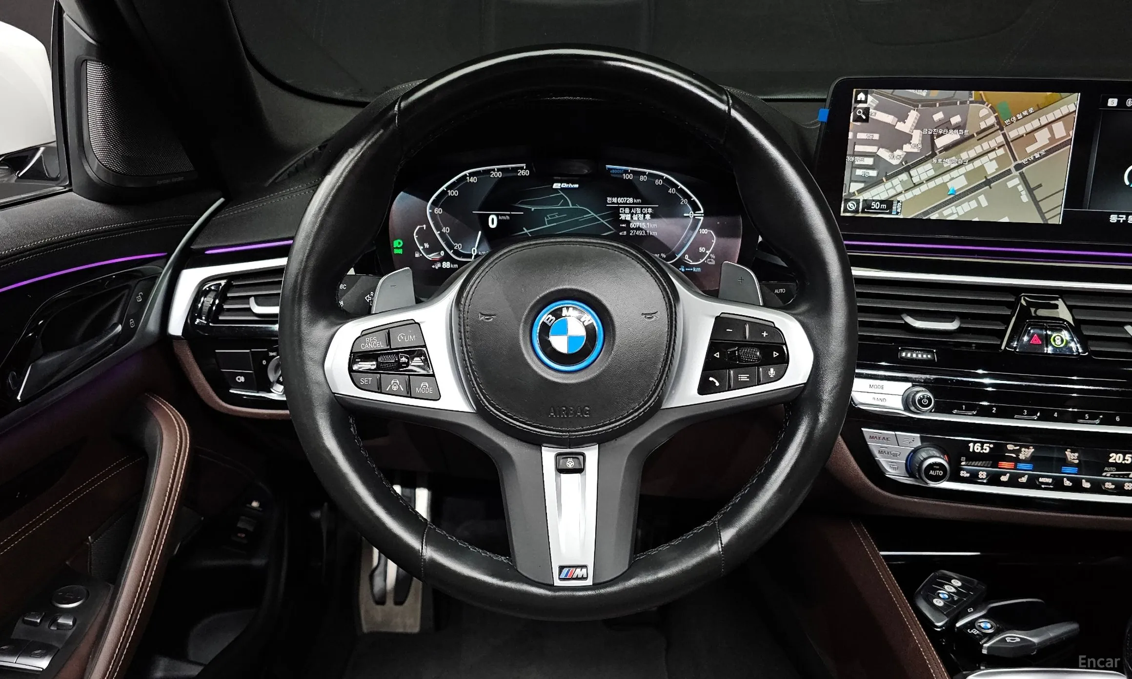 BMW 5 Series (G30) превью 13