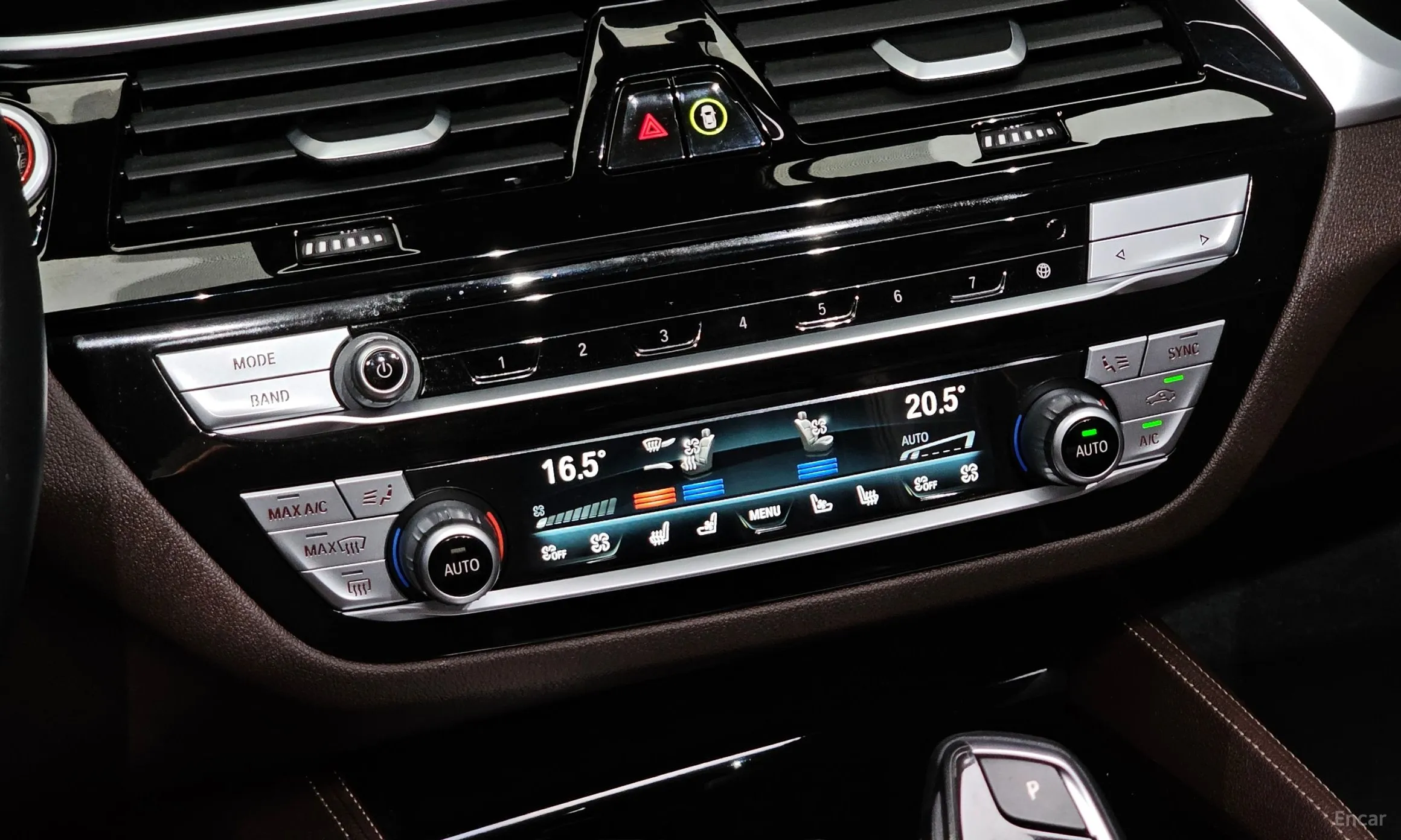 BMW 5 Series (G30) превью 17