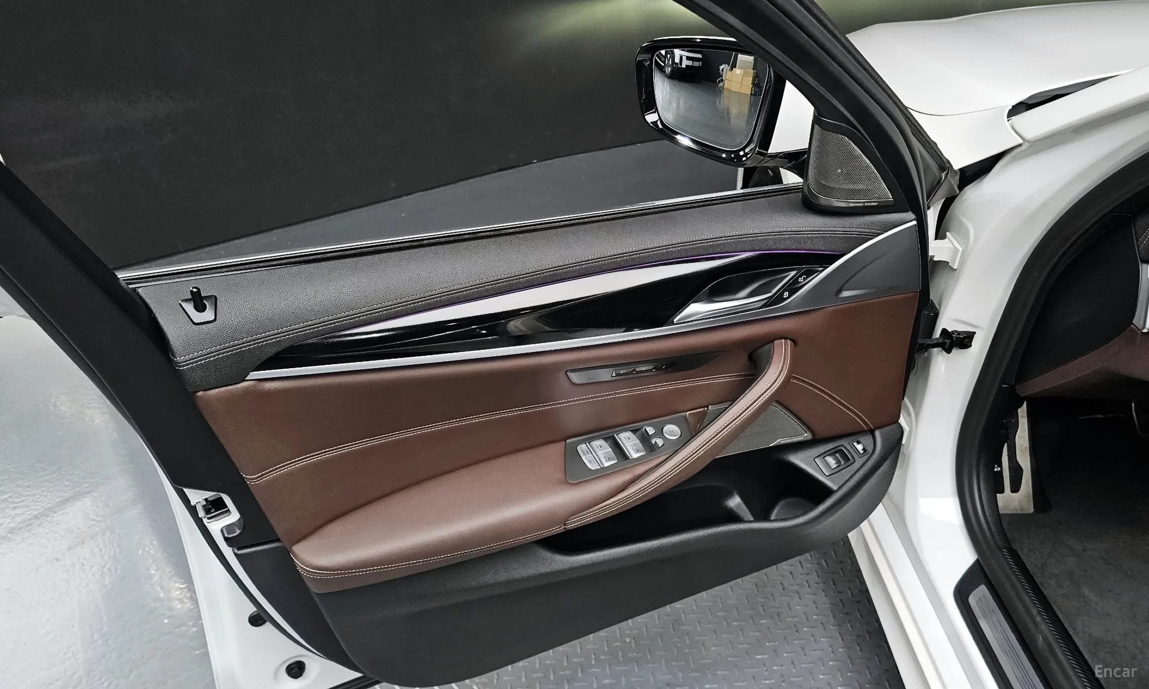 BMW 5 Series (G30) превью 18