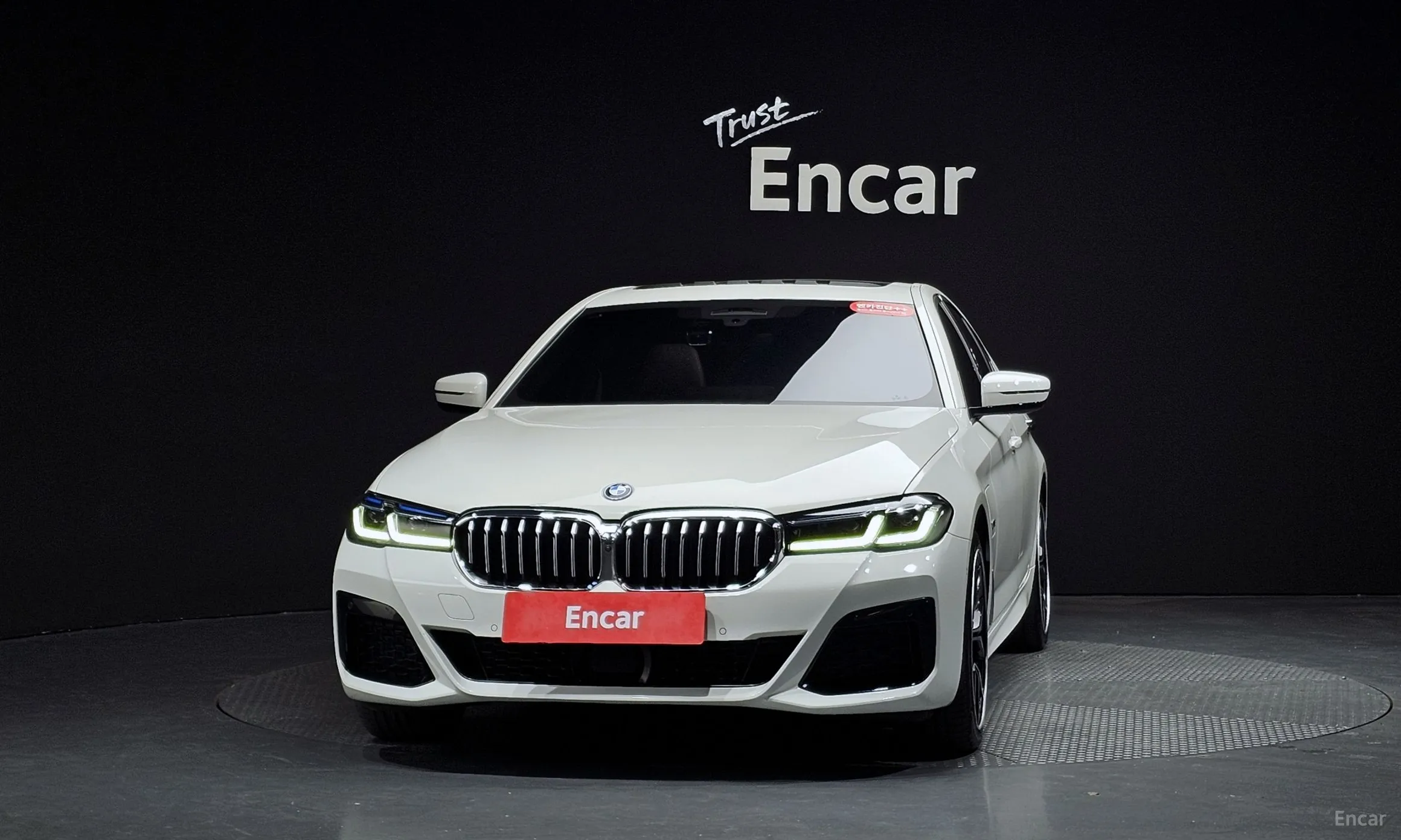 BMW 5 Series (G30) превью 3