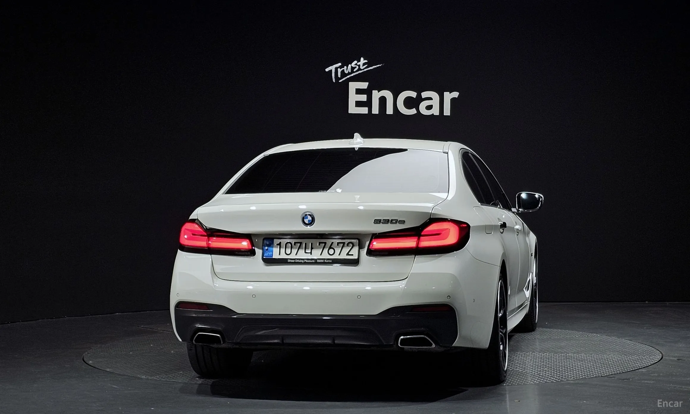 BMW 5 Series (G30) превью 4