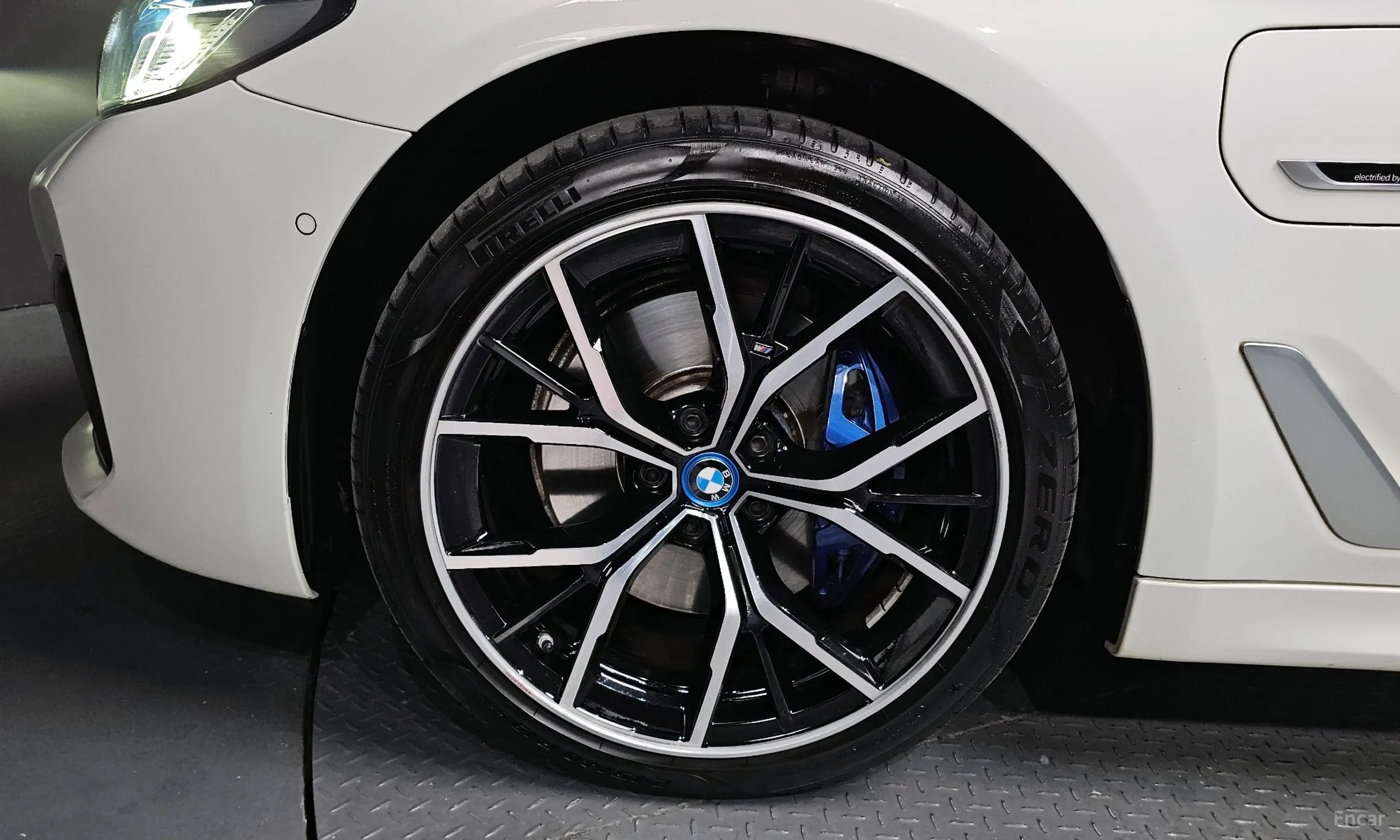 BMW 5 Series (G30) превью 5