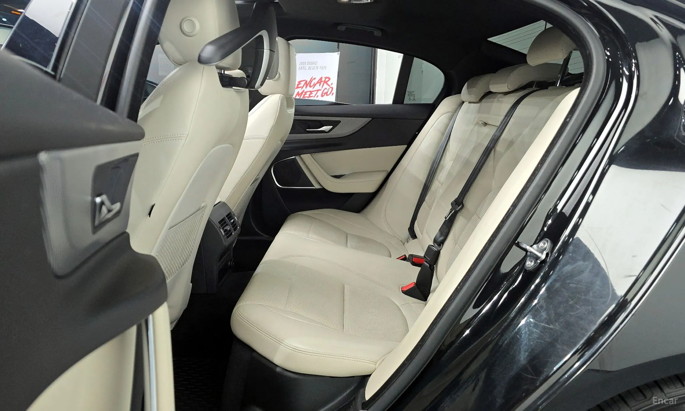 Jaguar XE превью 11