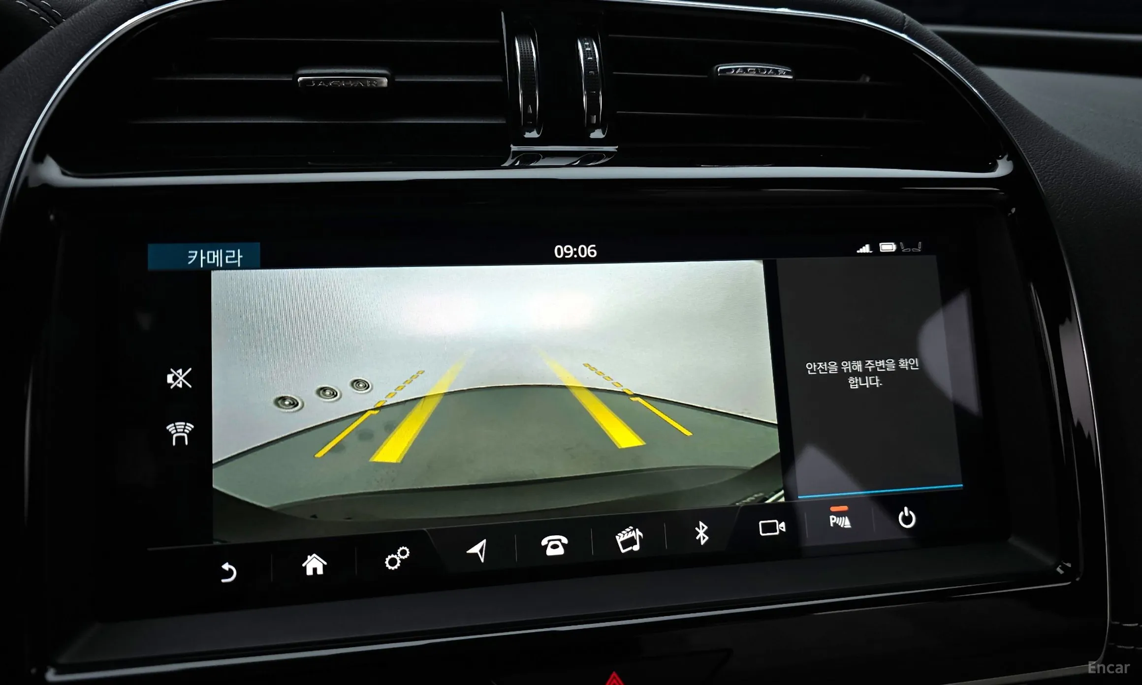 Jaguar XE превью 14