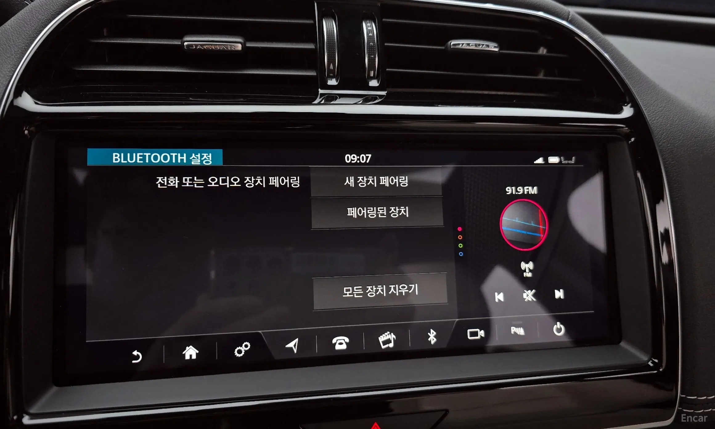 Jaguar XE превью 15