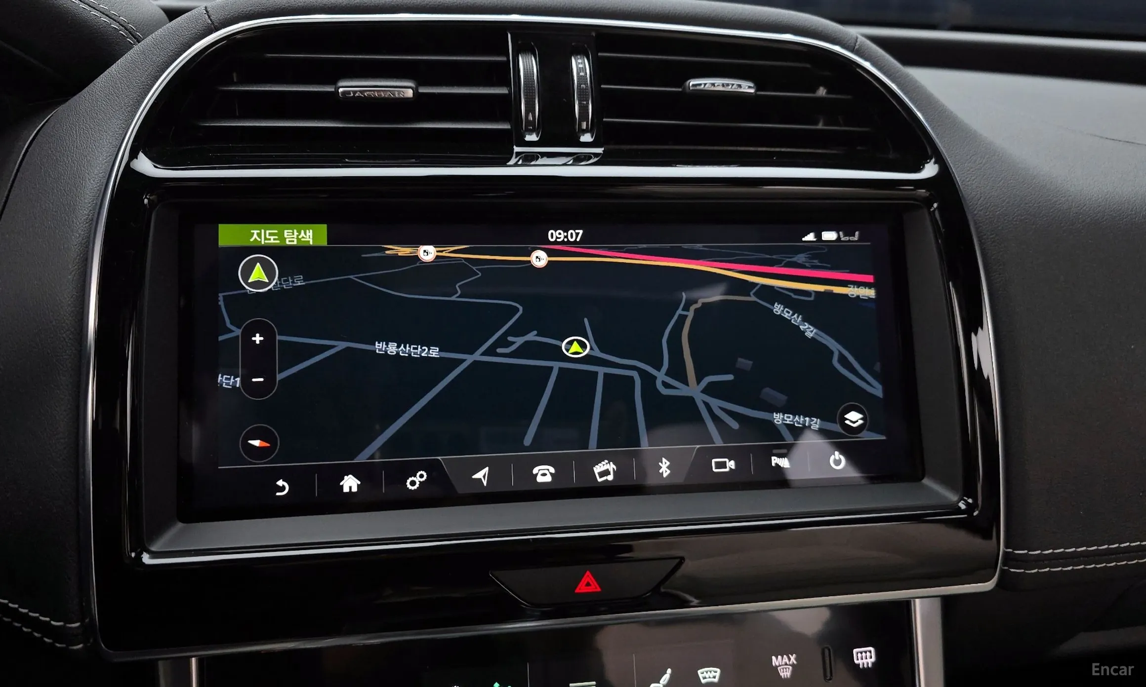 Jaguar XE превью 17