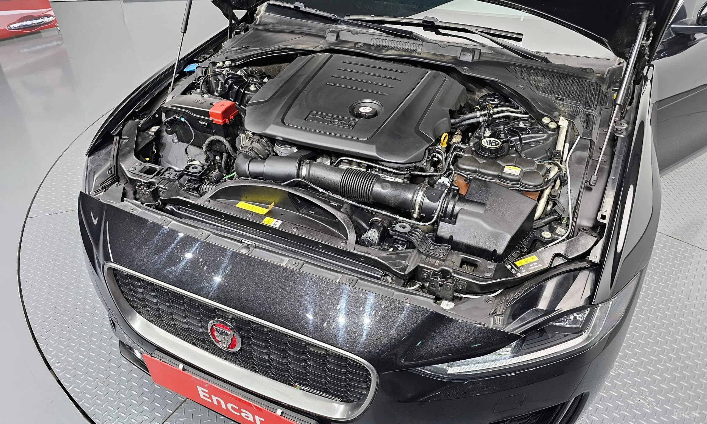 Jaguar XE превью 6
