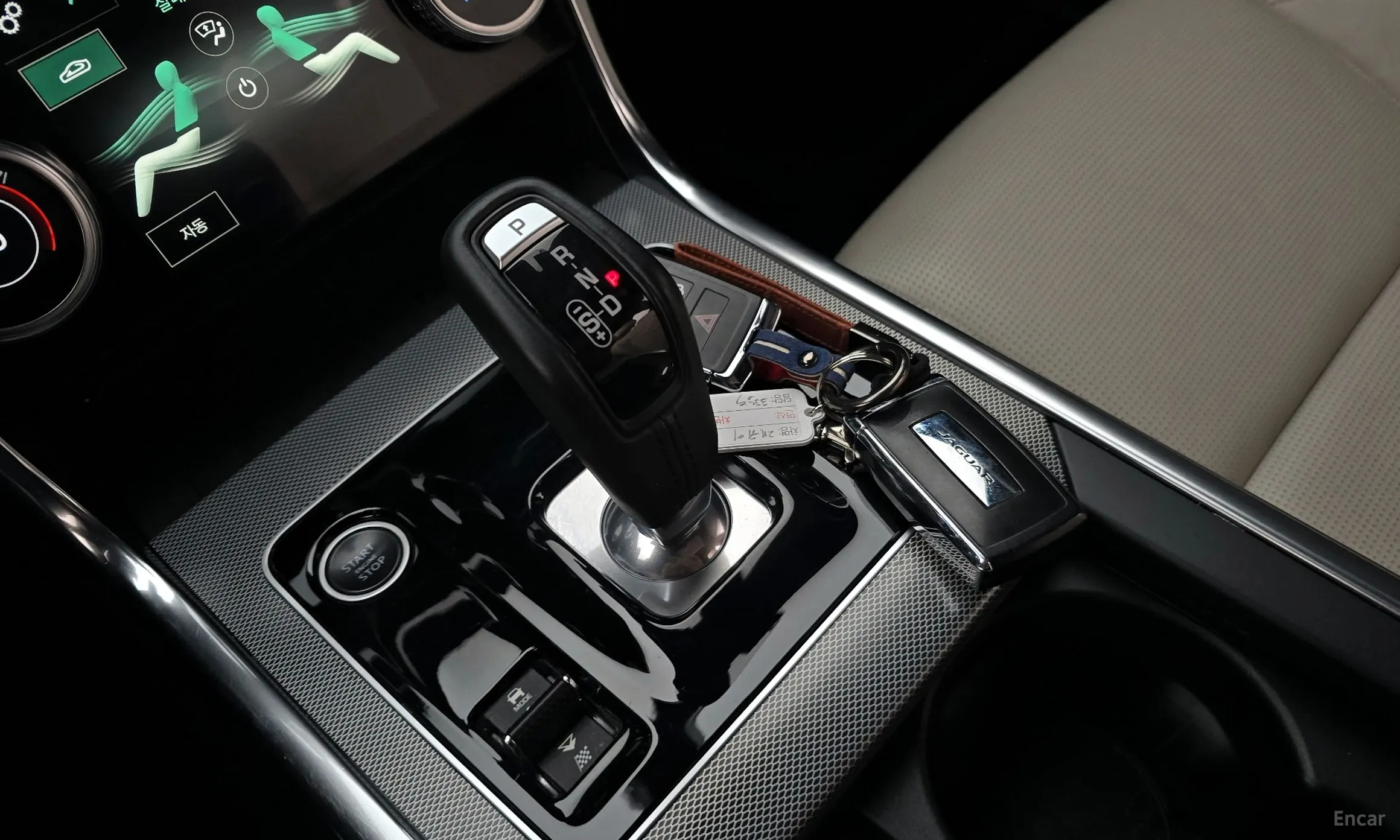 Jaguar XE превью 9