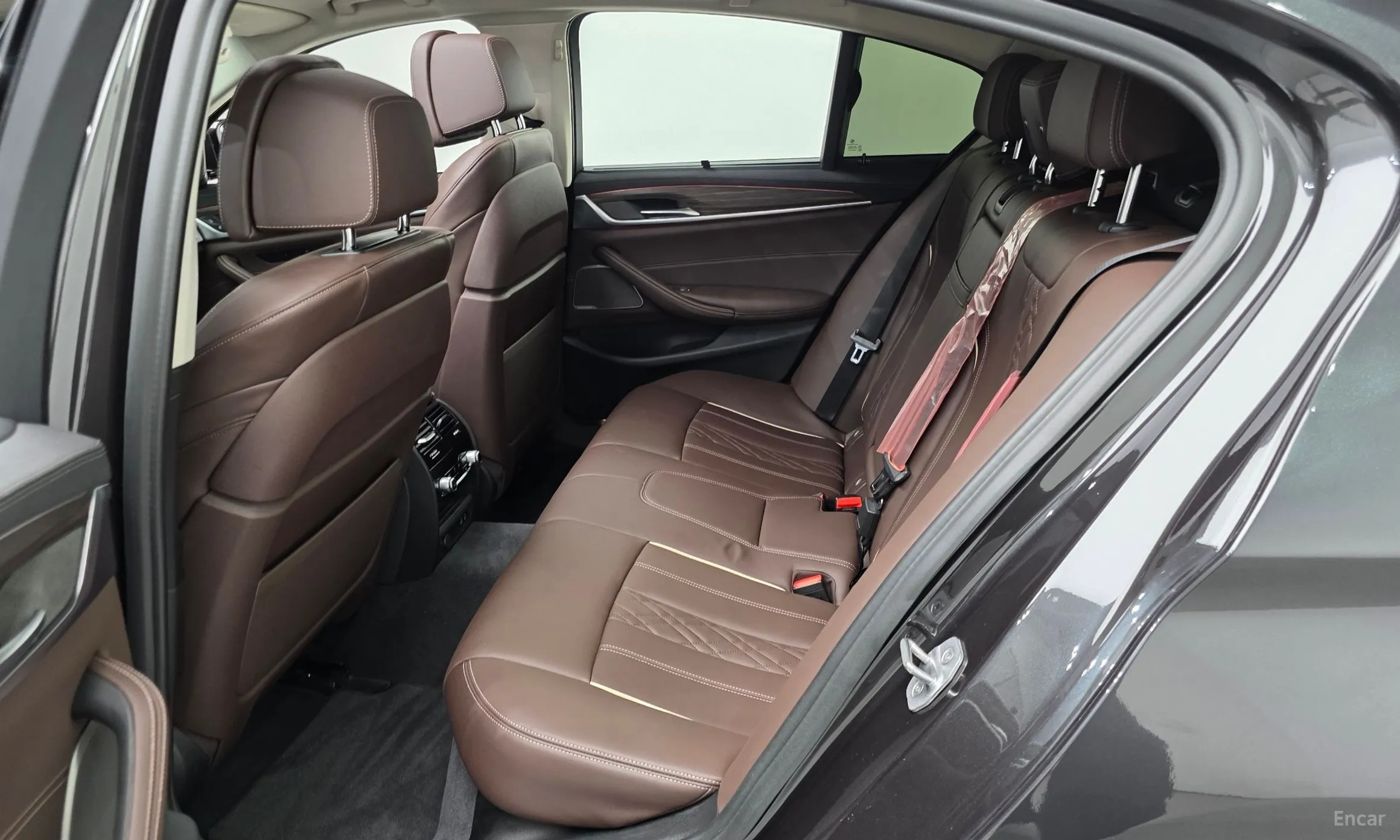 BMW 5 Series (G30) превью 12