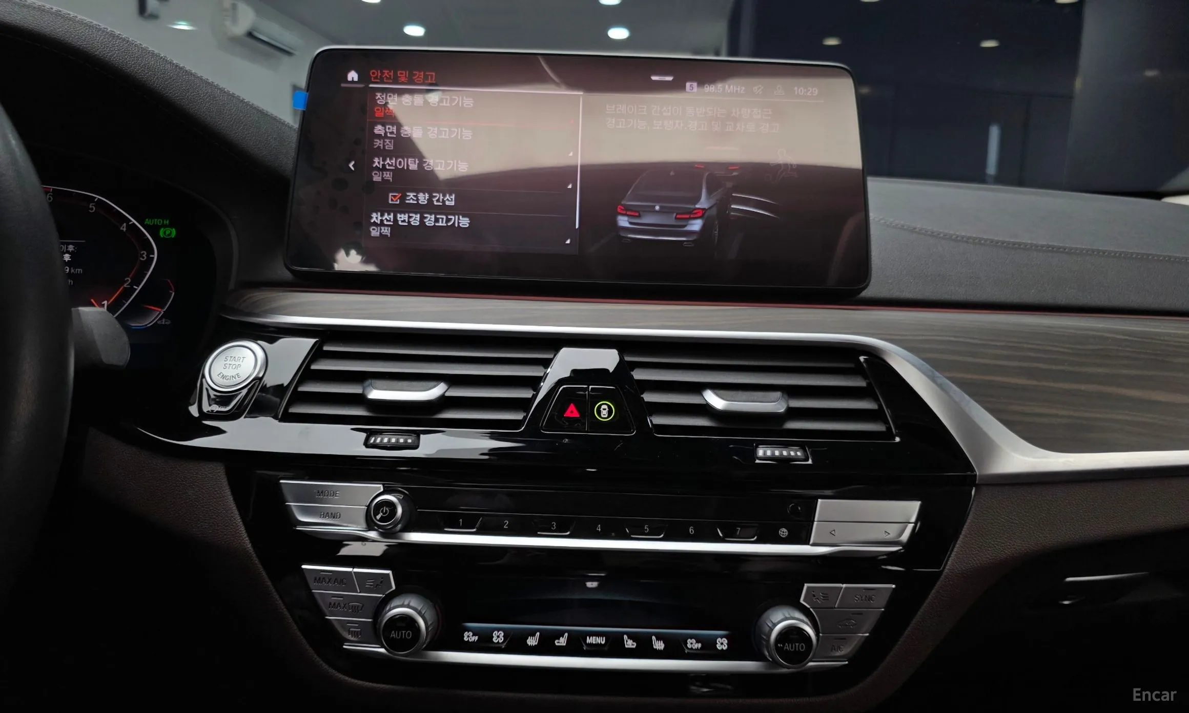 BMW 5 Series (G30) превью 14