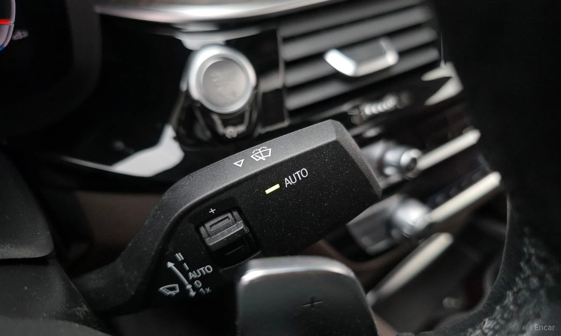 BMW 5 Series (G30) превью 19