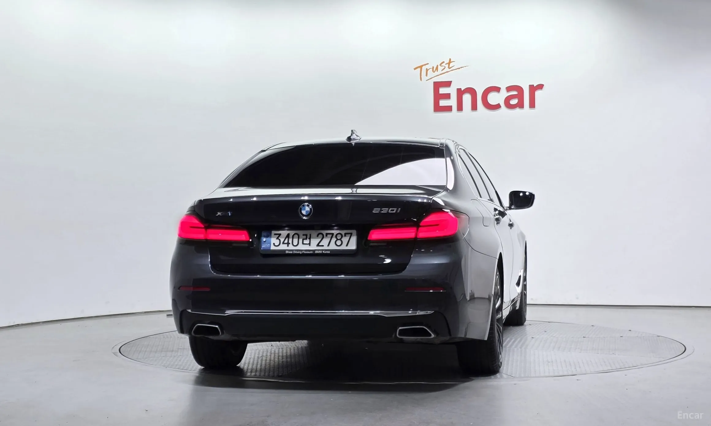 BMW 5 Series (G30) превью 4
