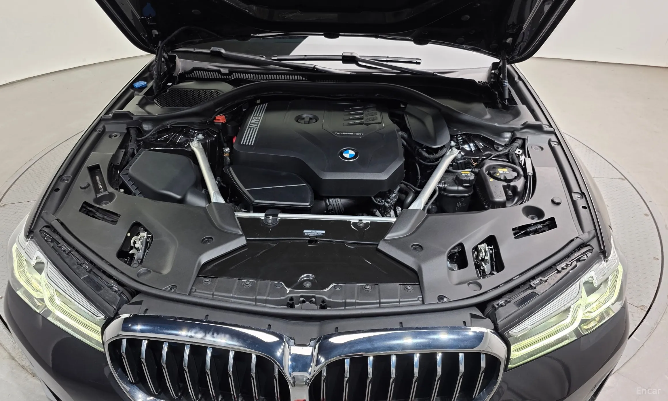 BMW 5 Series (G30) превью 6