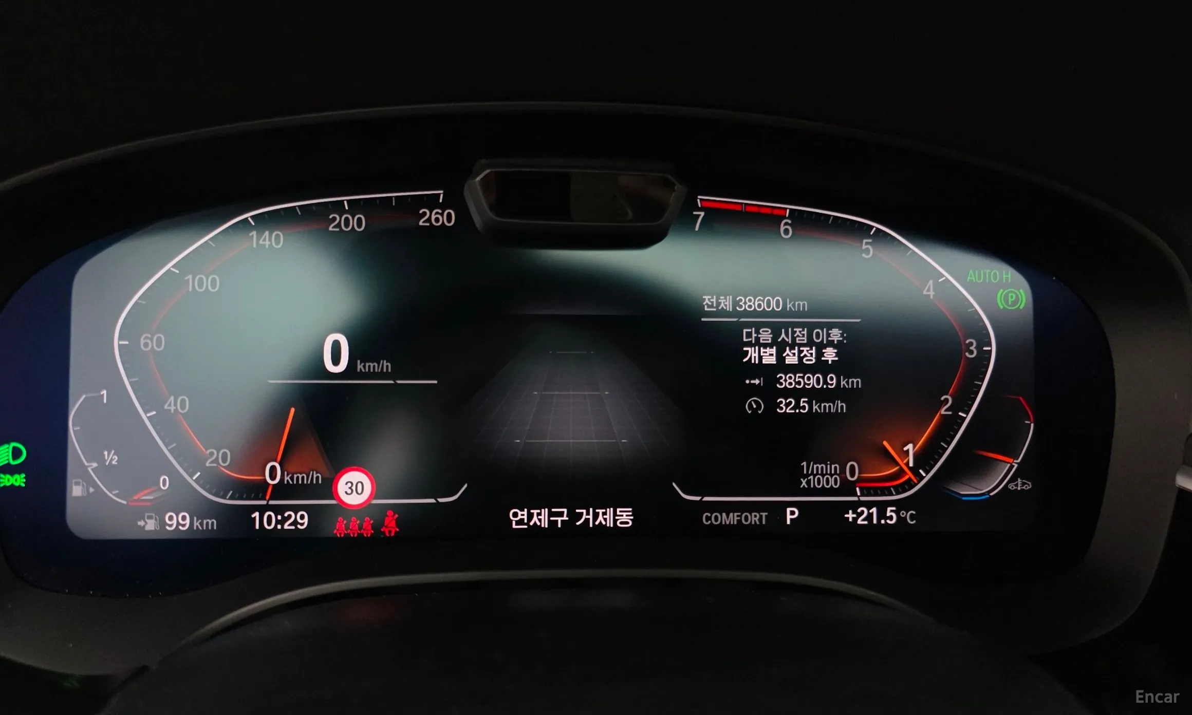 BMW 5 Series (G30) превью 8